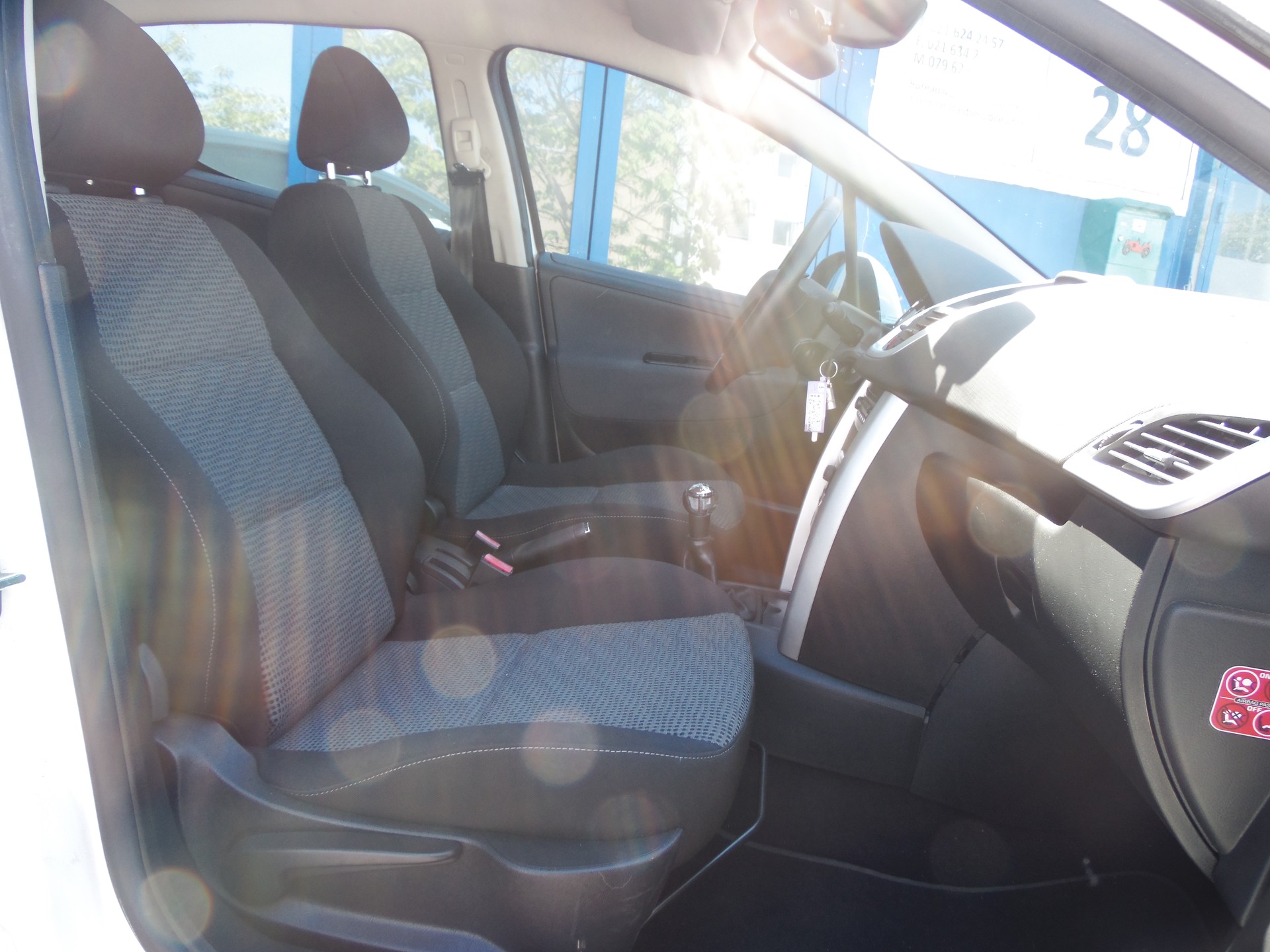 PEUGEOT 207 1.6 16V Trendy Clim-image-12
