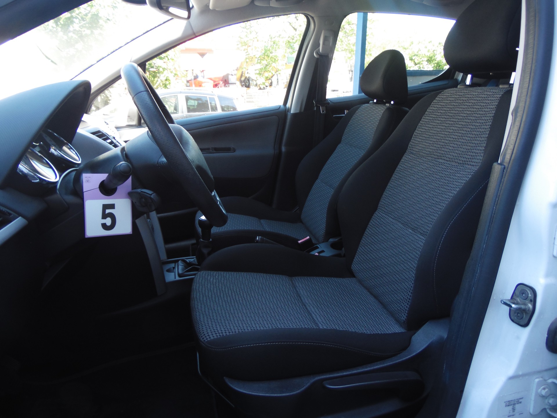 PEUGEOT 207 1.6 16V Trendy Clim-image-9