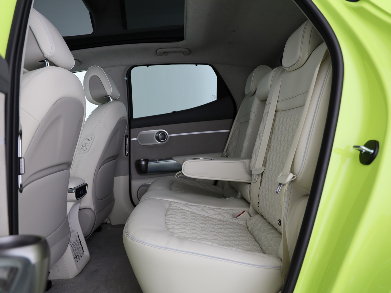 GENESIS GV60 77.4 kWh Sport AWD-image-4