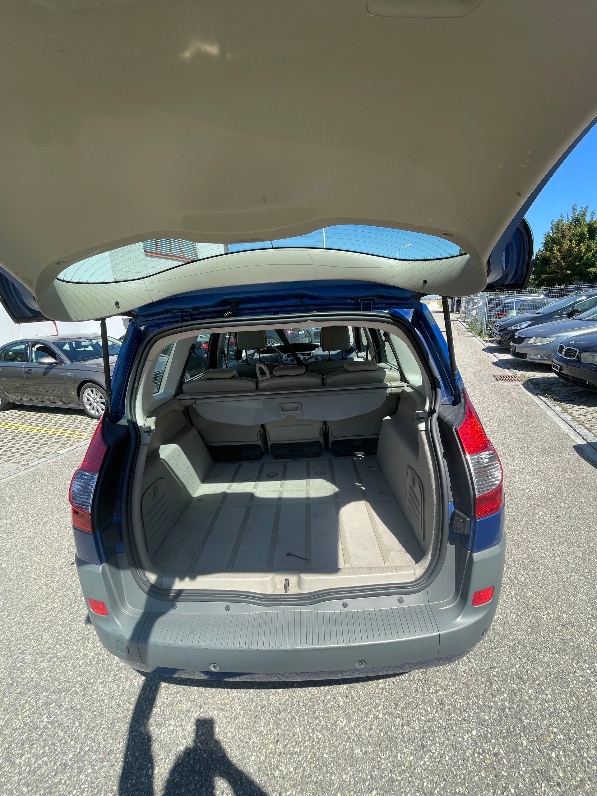 RENAULT Grand Scénic 2.0 16V Expression-image-10