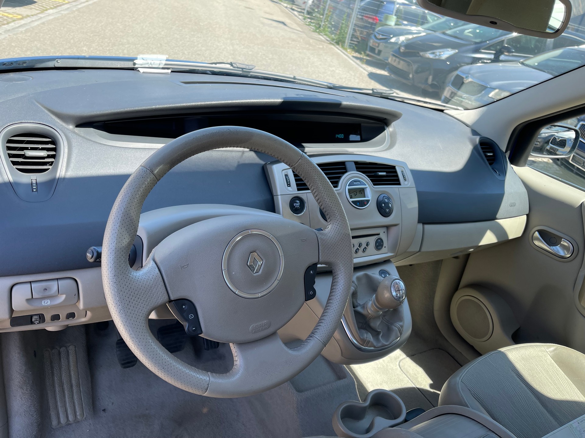 RENAULT Grand Scénic 2.0 16V Expression-image-7