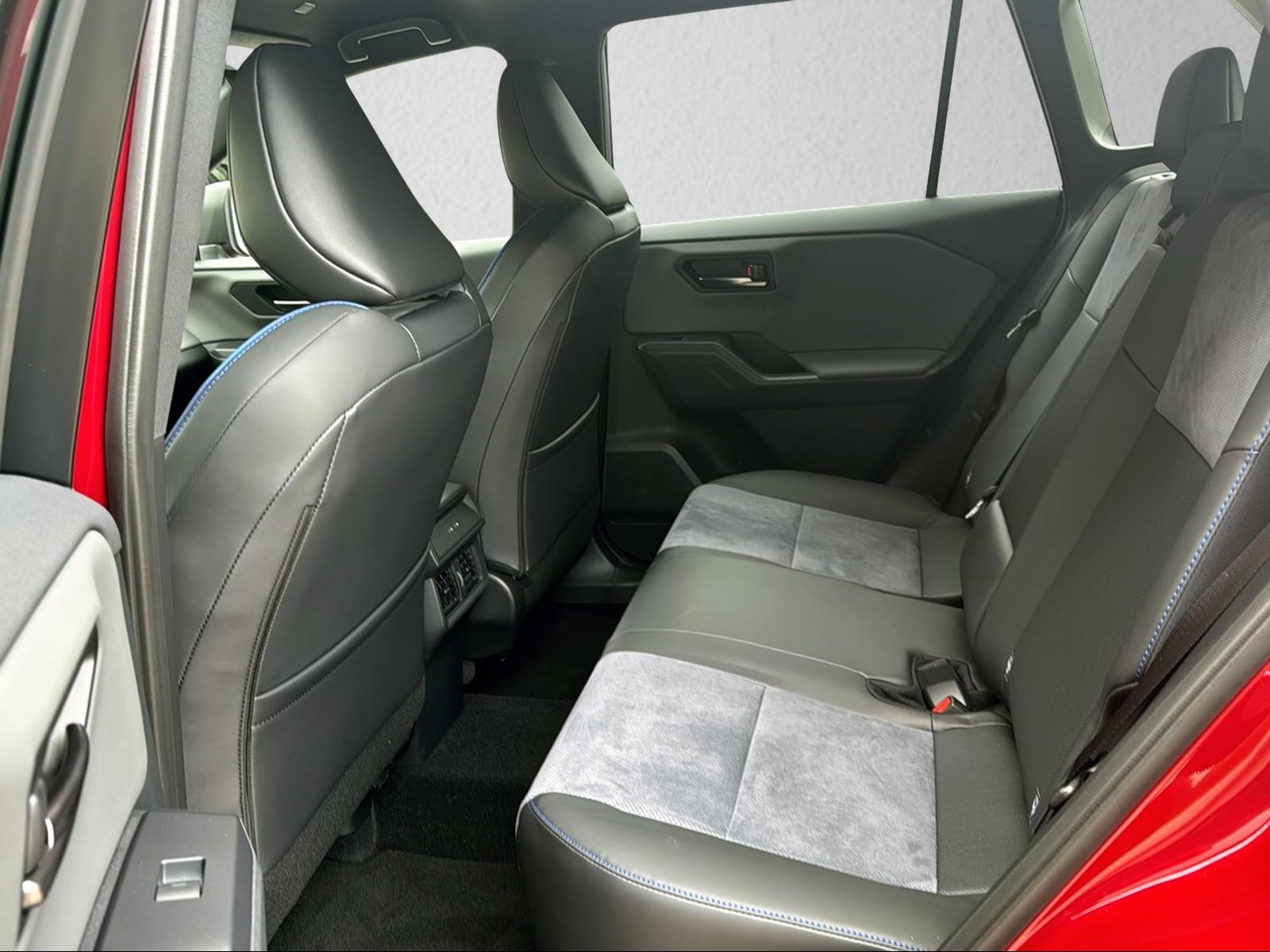 TOYOTA RAV4 2.5 Plug-In-Hybrid Style-image-6