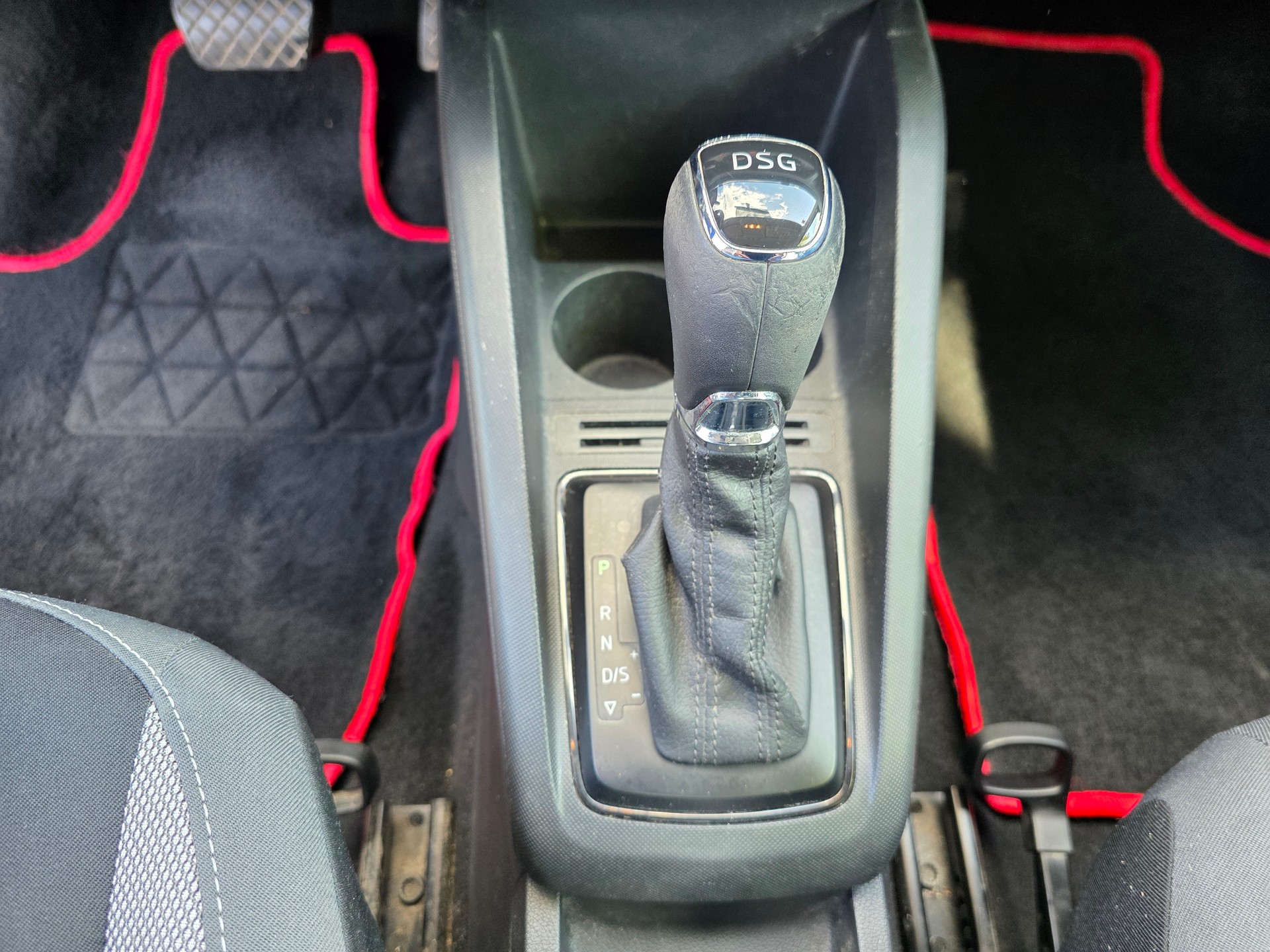 SKODA Fabia 1.4 TDI Ambition DSG-image-18