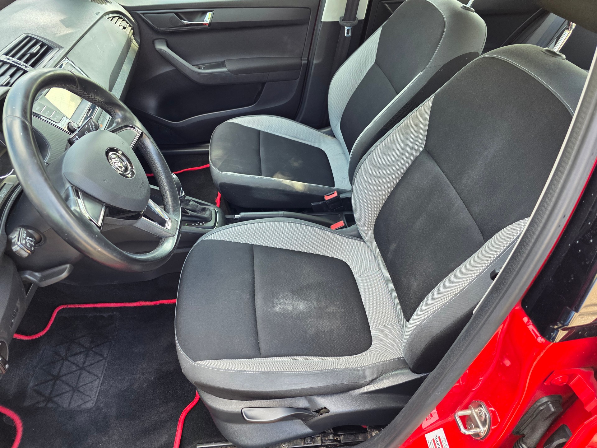 SKODA Fabia 1.4 TDI Ambition DSG-image-16
