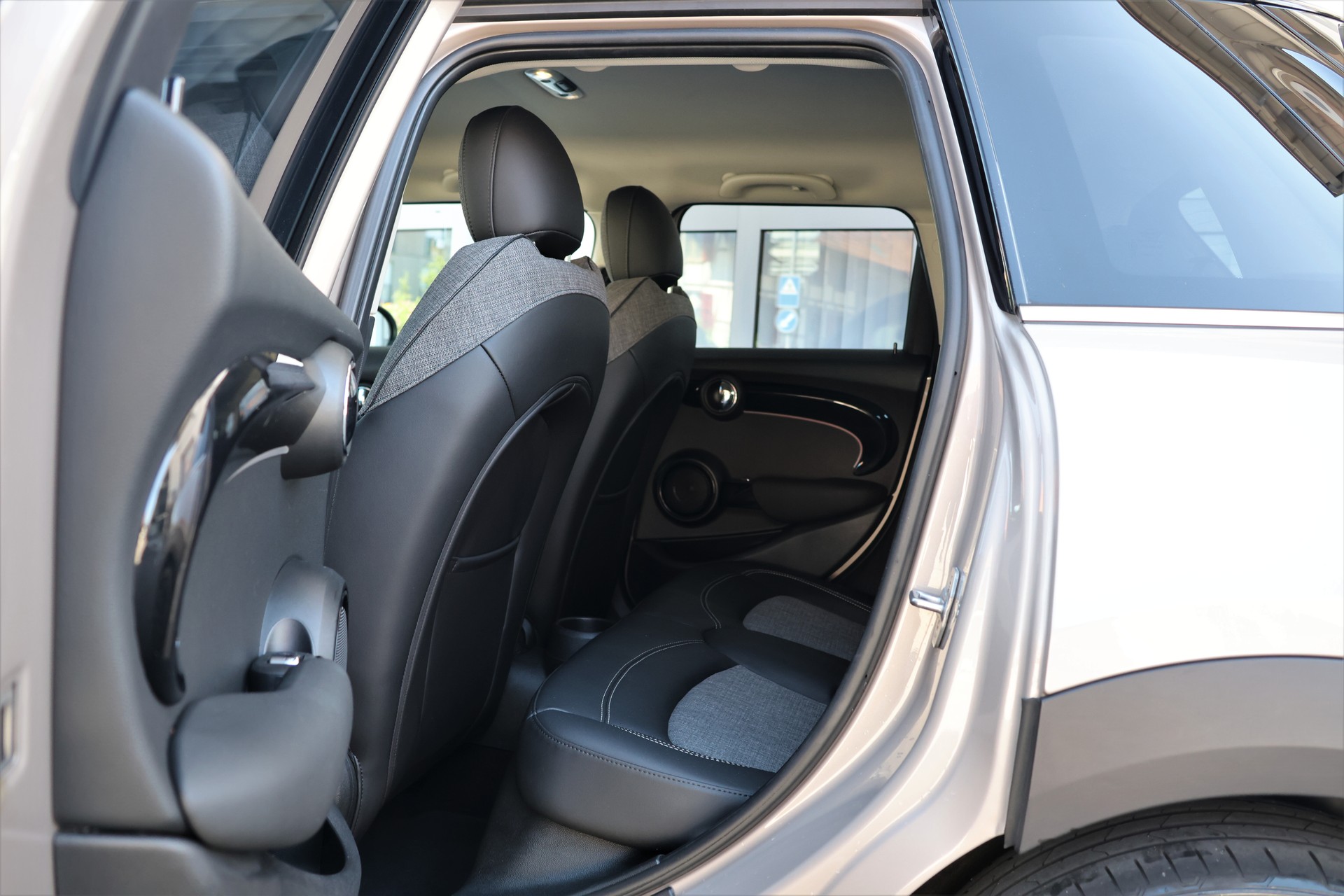 MINI Cooper (CH)-image-9