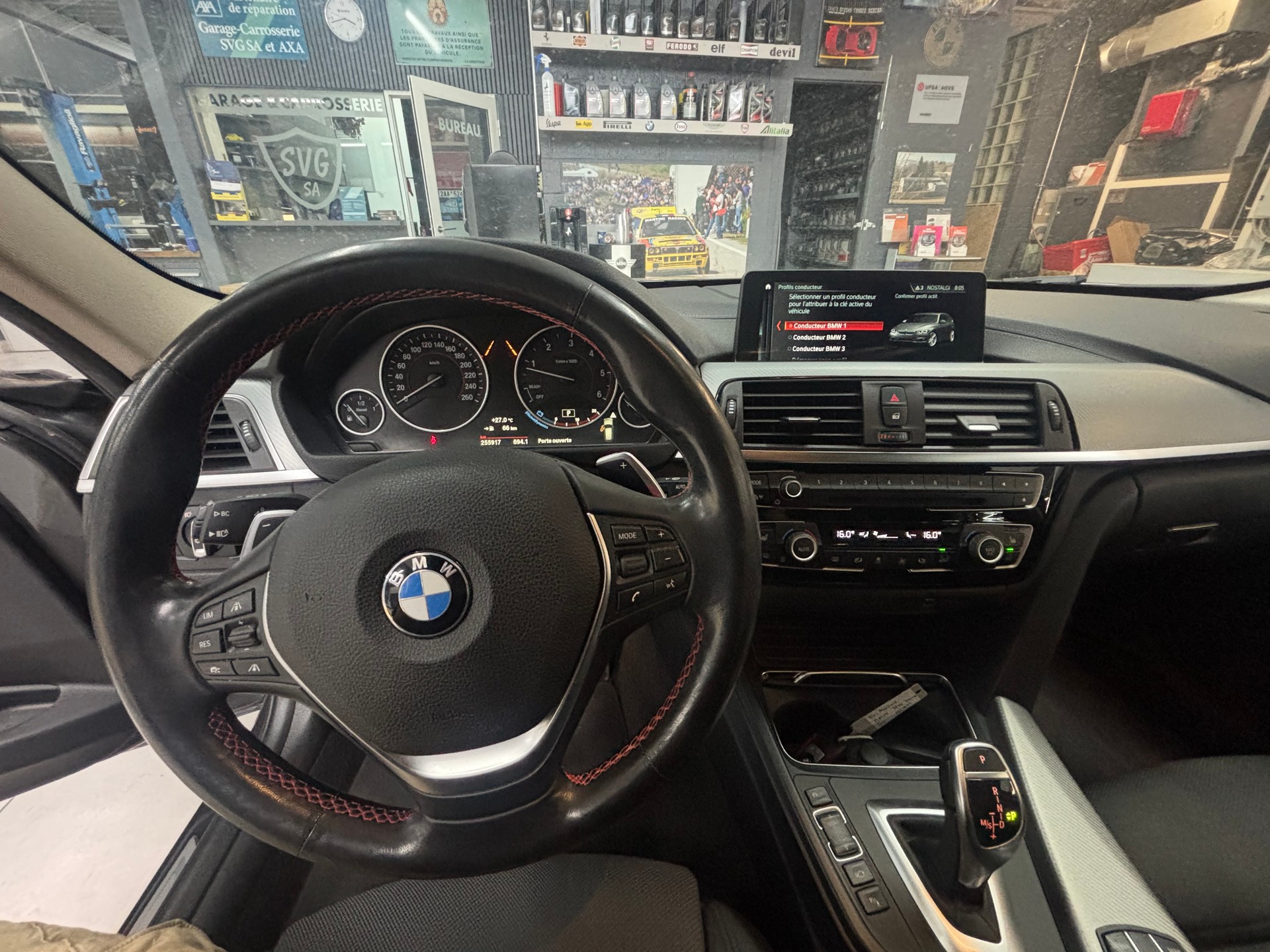 BMW 320d xDrive Touring Sport Line Steptronic-image-13