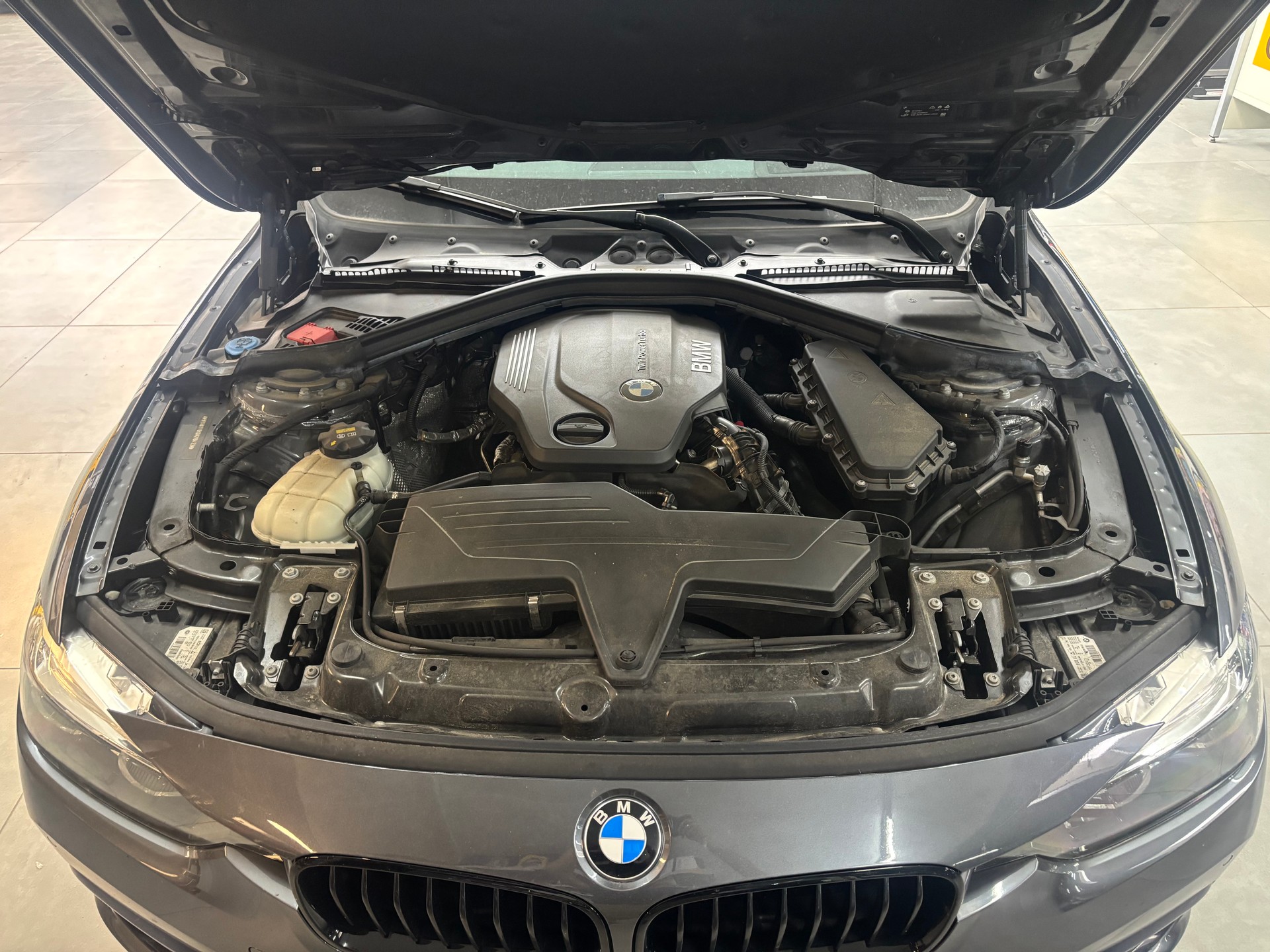 BMW 320d xDrive Touring Sport Line Steptronic-image-15