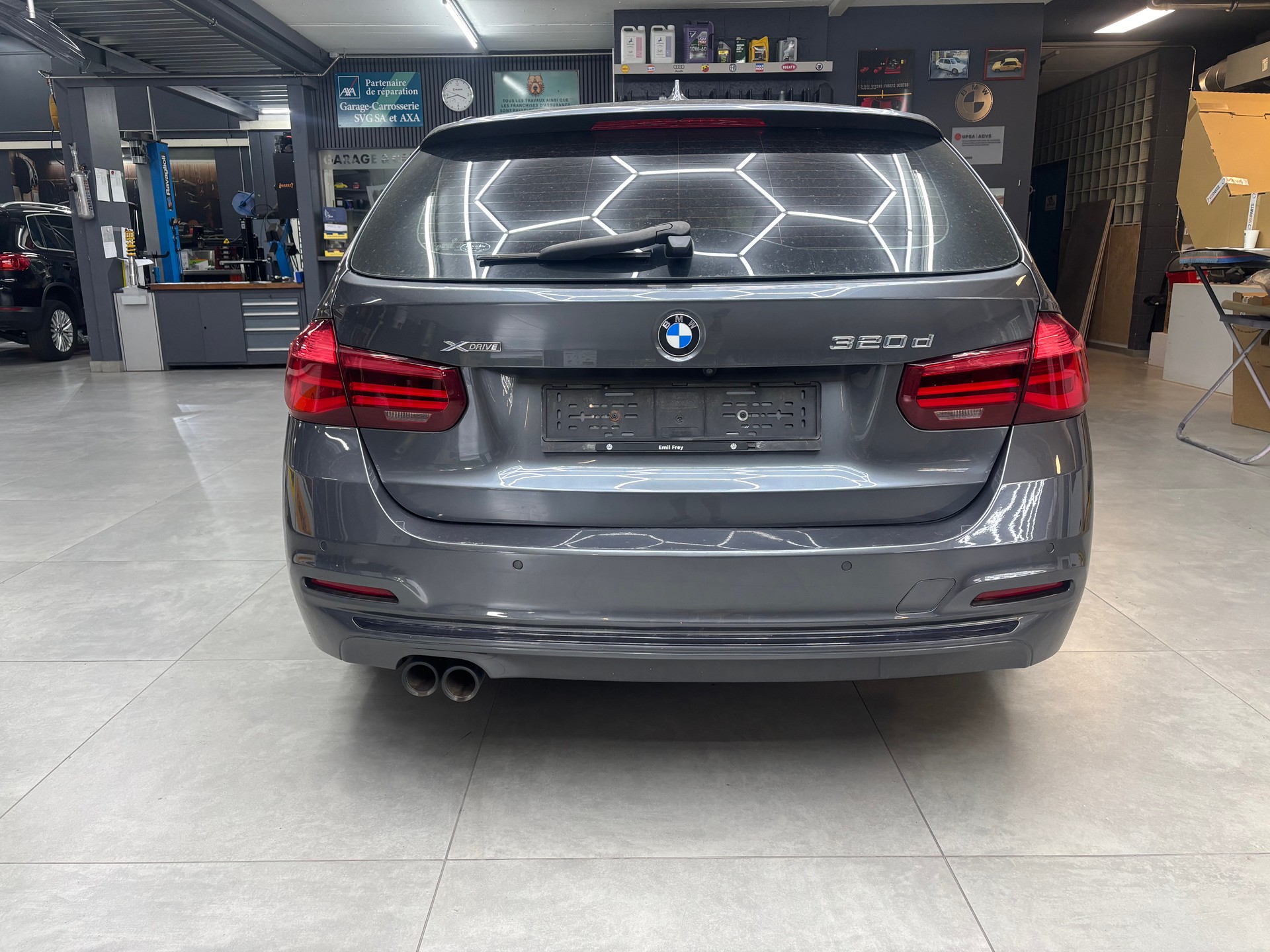 BMW 320d xDrive Touring Sport Line Steptronic-image-3
