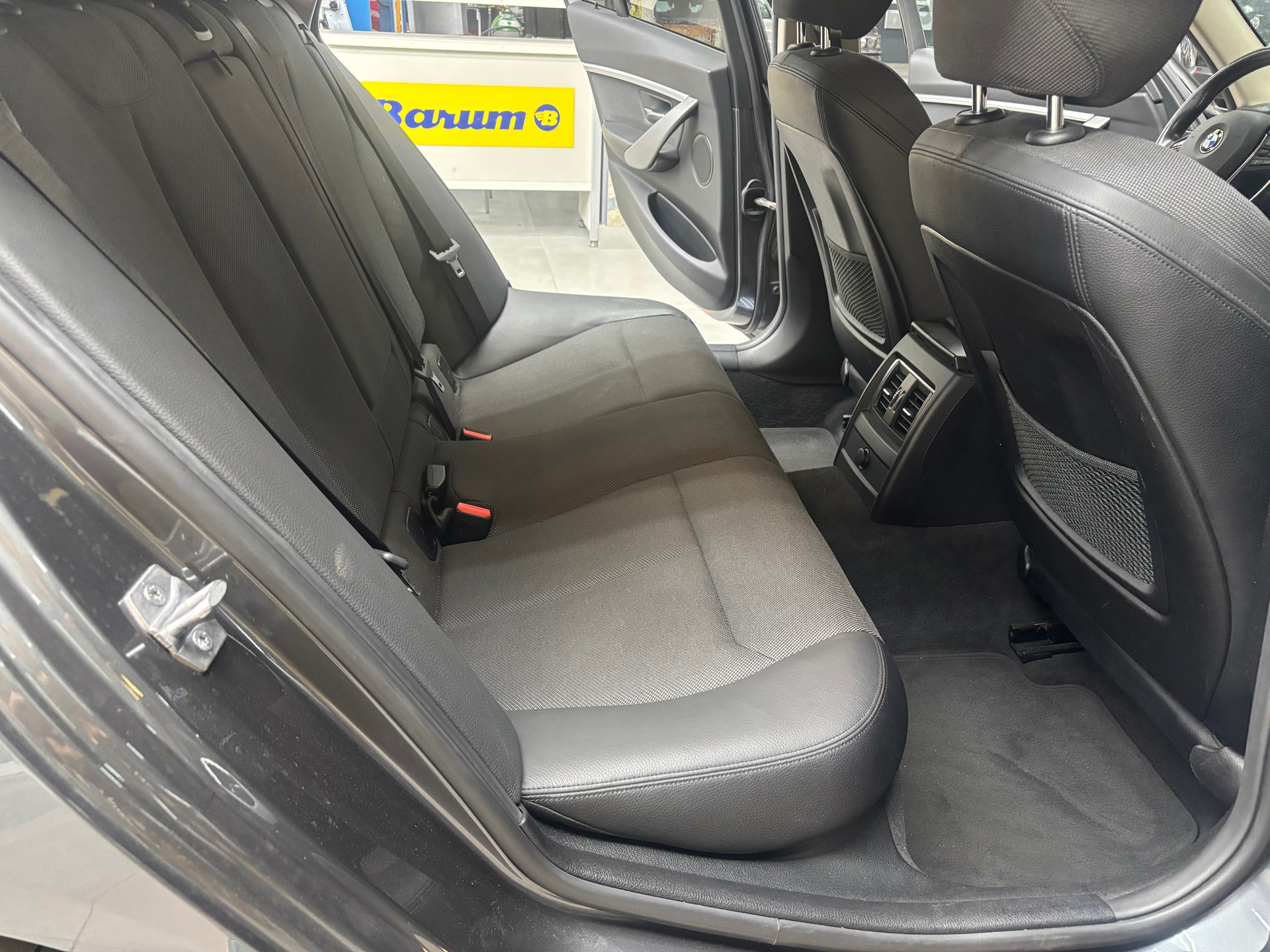 BMW 320d xDrive Touring Sport Line Steptronic-image-10