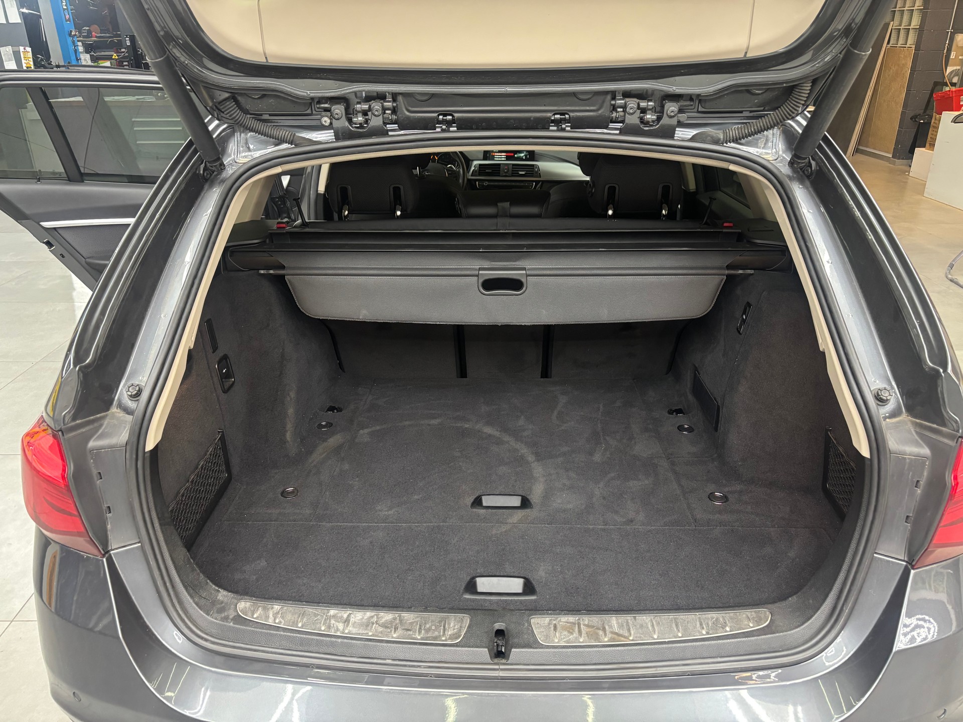 BMW 320d xDrive Touring Sport Line Steptronic-image-14