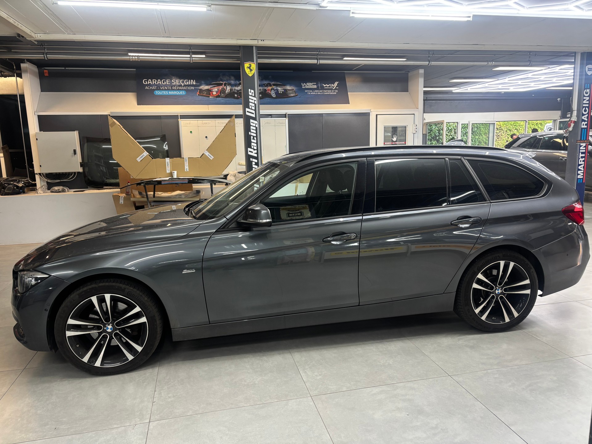 BMW 320d xDrive Touring Sport Line Steptronic-image-7