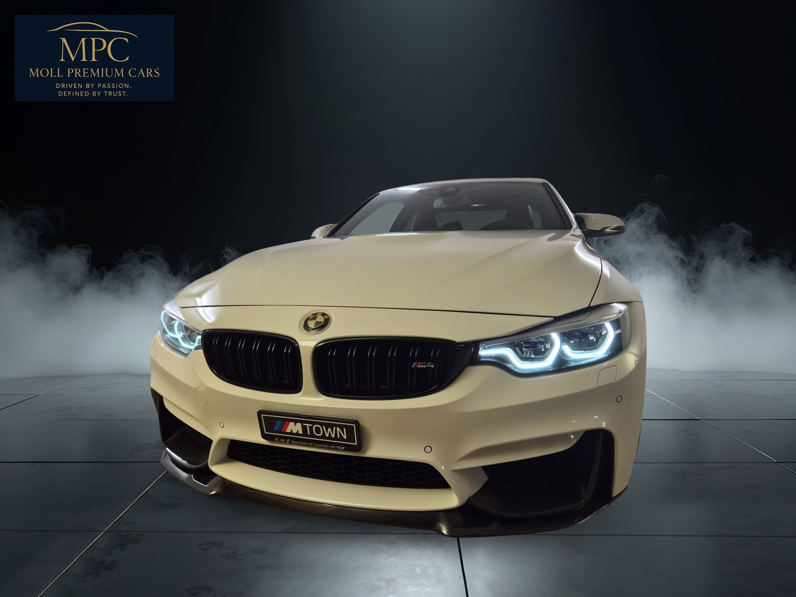 BMW M4 Coupé DKG-showroom-element-2
