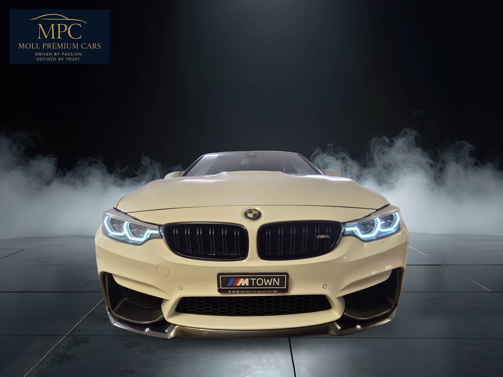 BMW M4 Coupé DKG-showroom-element-1