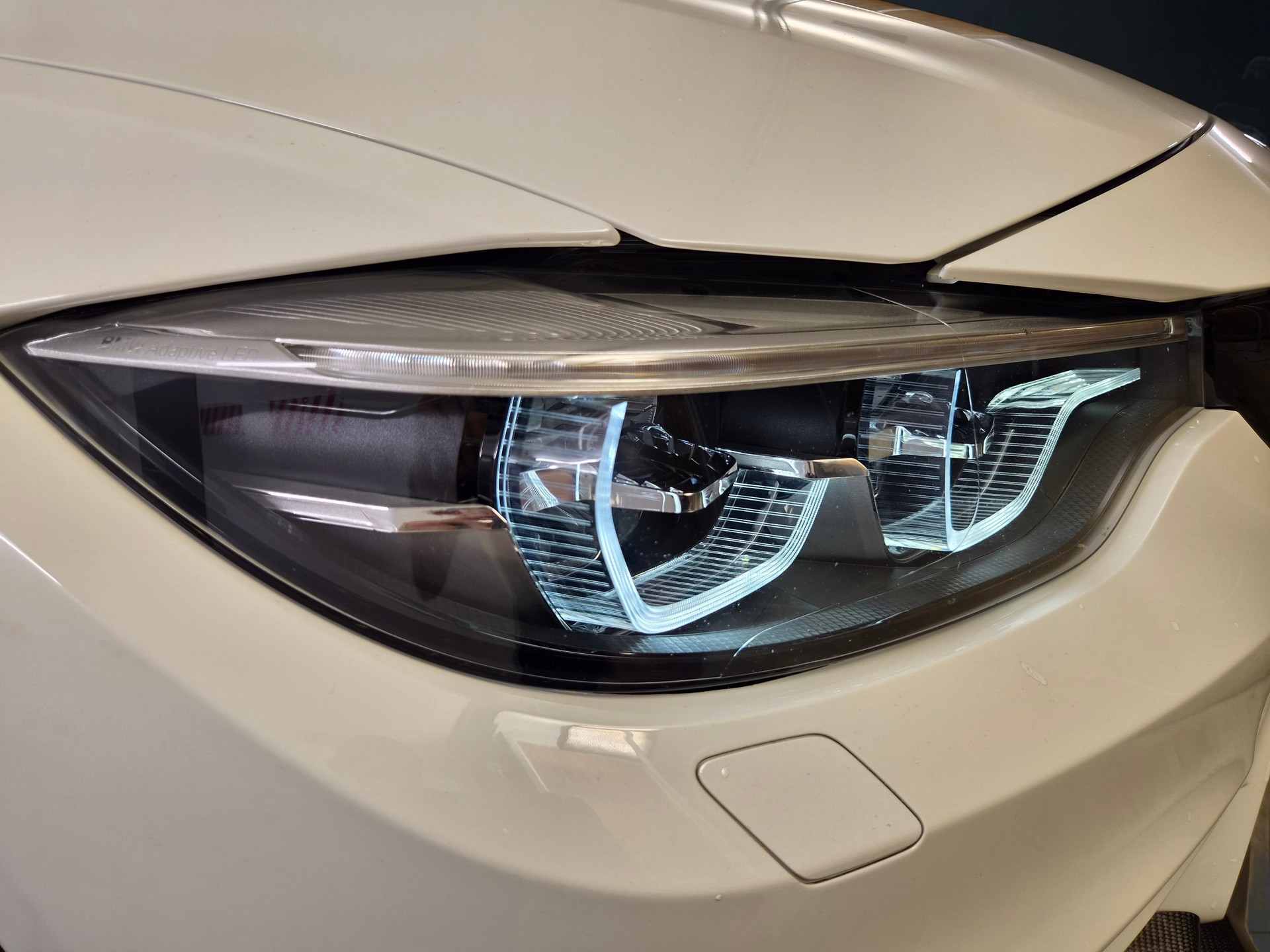 BMW M4 Coupé DKG-showroom-element-3