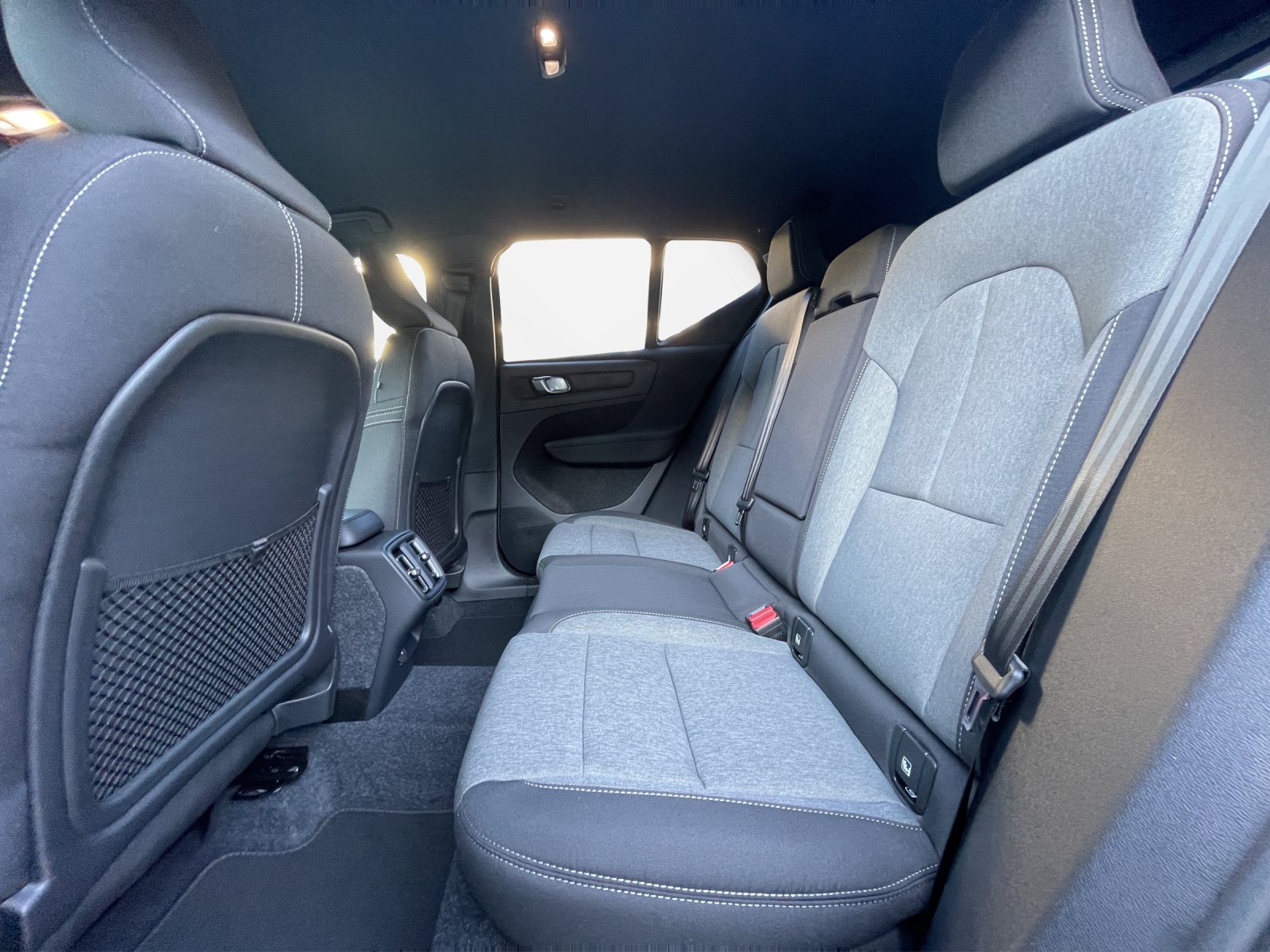 VOLVO XC40 2.0 B4 MH Plus Dark-image-13