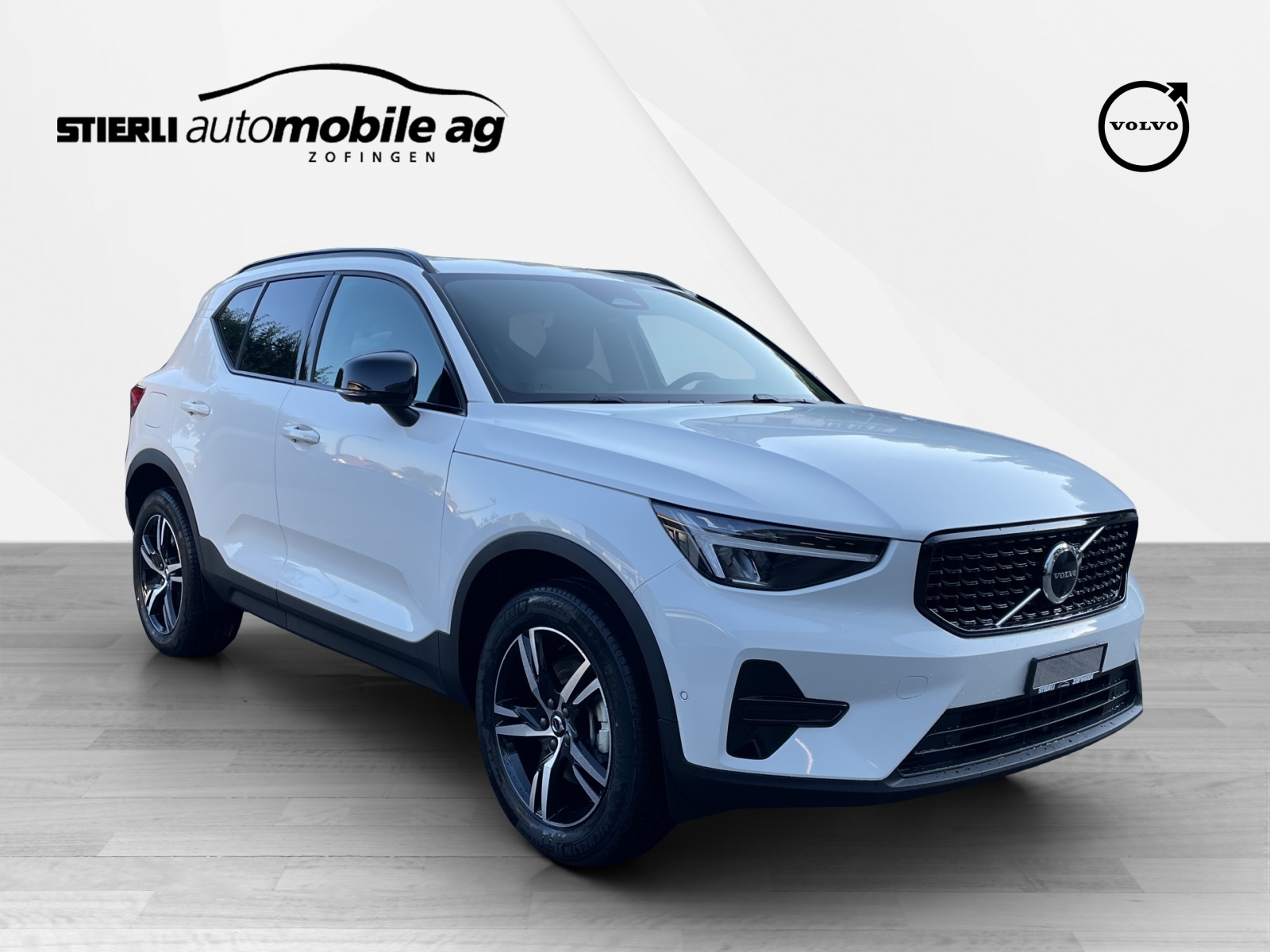 VOLVO XC40 2.0 B4 MH Plus Dark-showroom-element-2