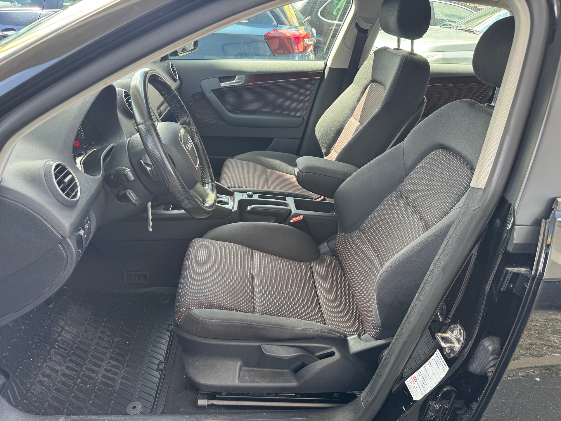 AUDI A3 Sportback 2.0 TDI Ambition-image-4