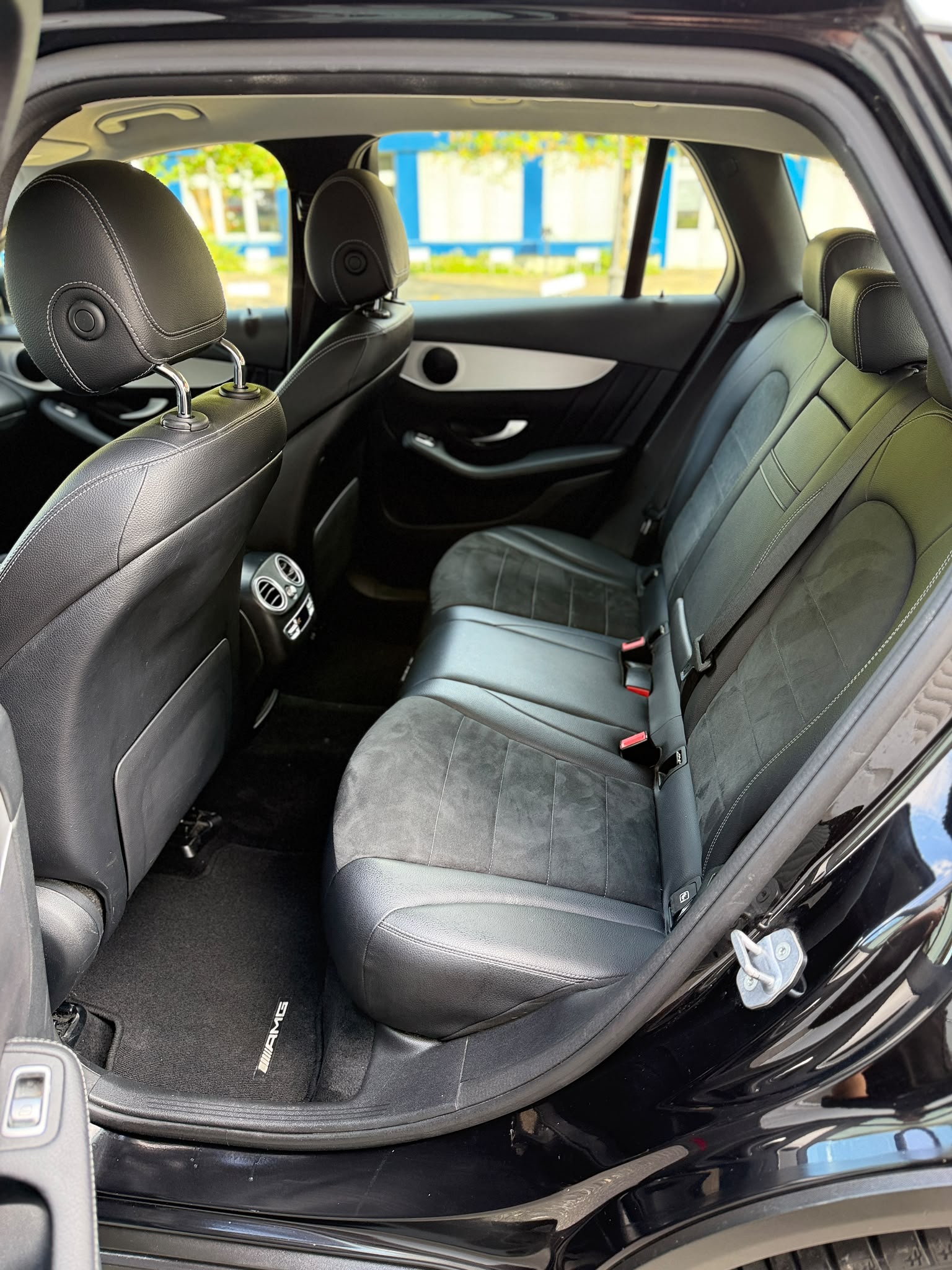 MERCEDES-BENZ GLC 250 AMG Line 4m-image-9