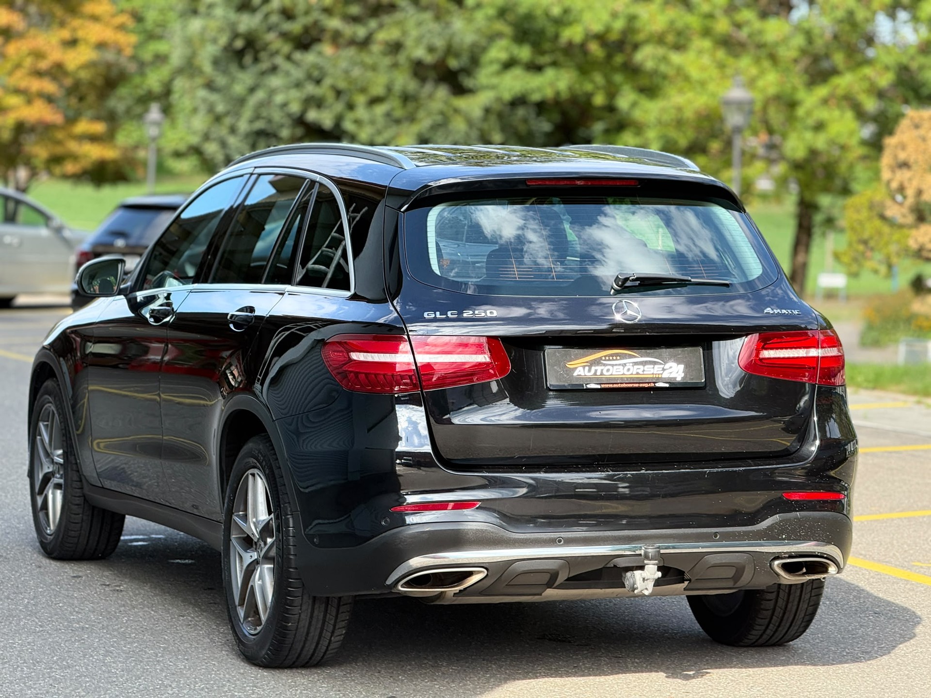 MERCEDES-BENZ GLC 250 AMG Line 4m-showroom-element-3