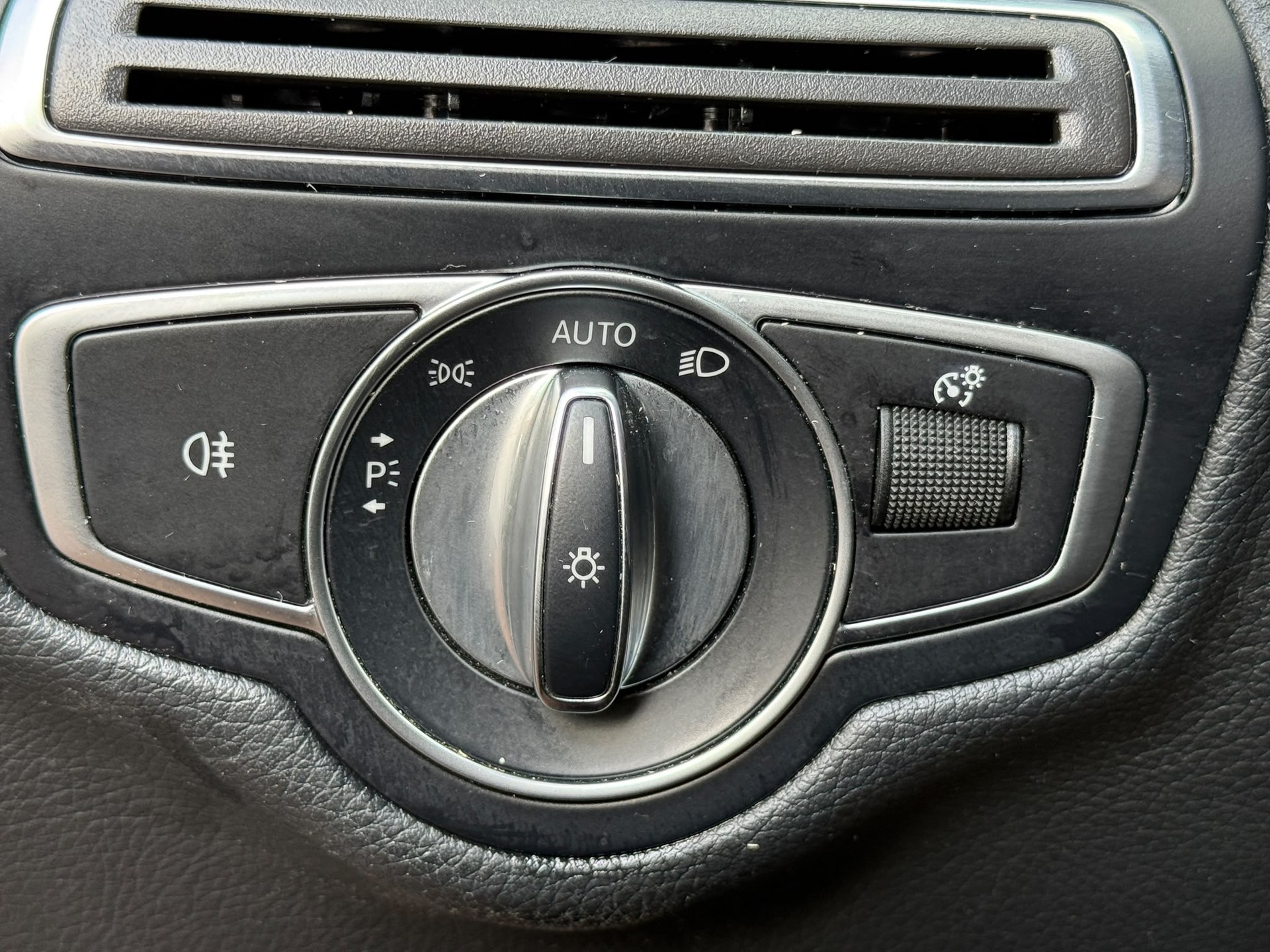 MERCEDES-BENZ GLC 250 AMG Line 4m-image-15