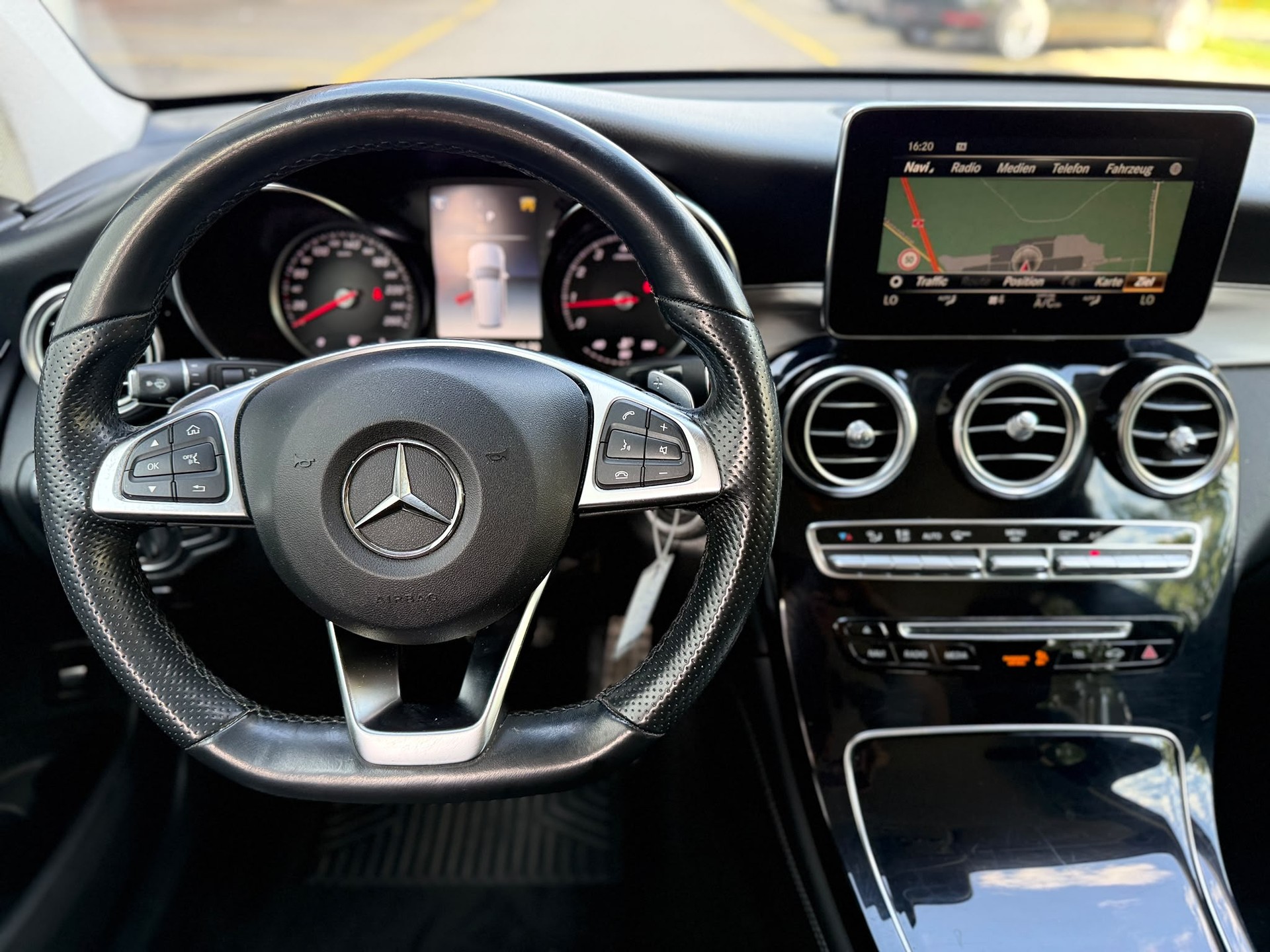 MERCEDES-BENZ GLC 250 AMG Line 4m-image-11