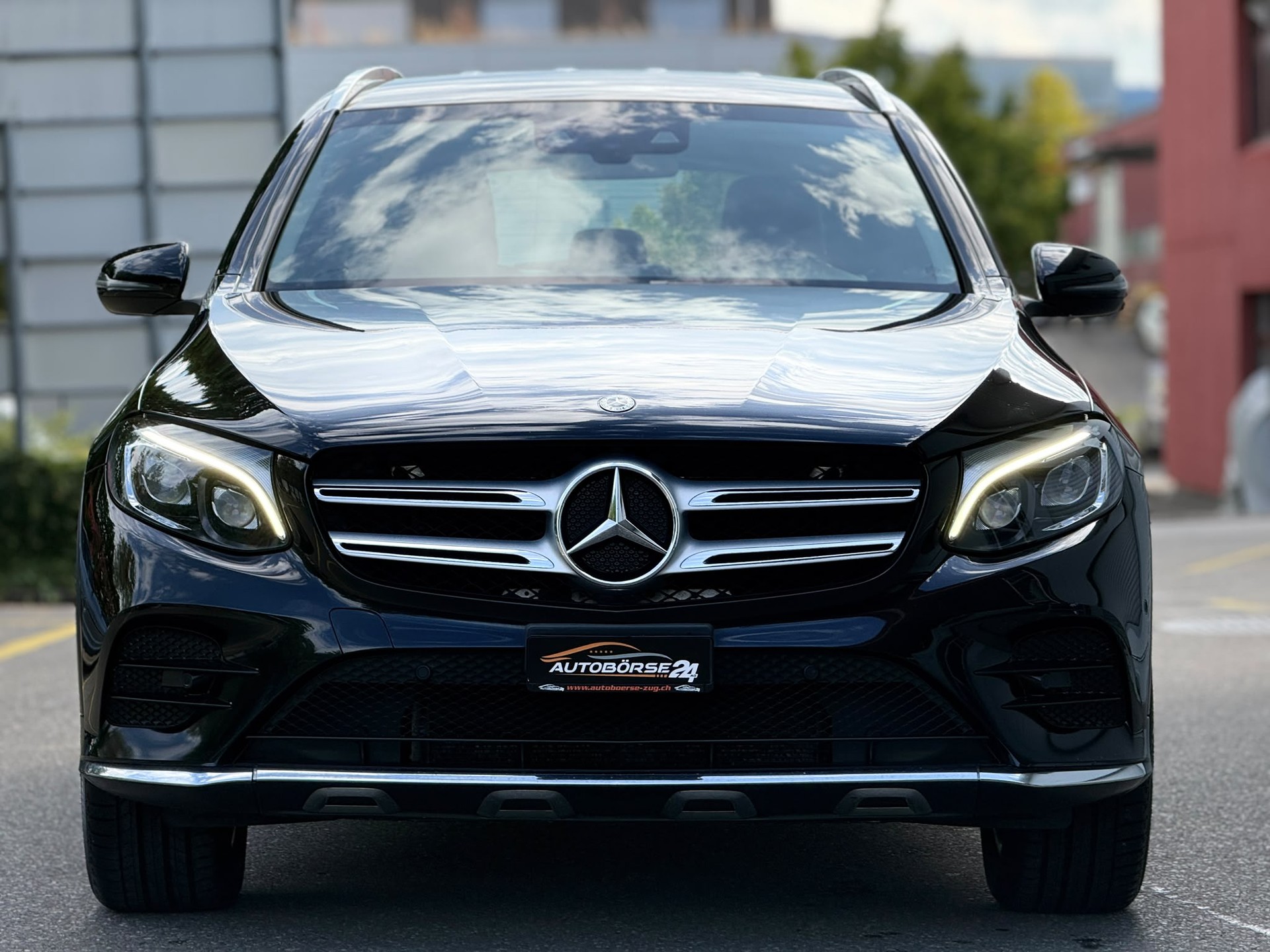 MERCEDES-BENZ GLC 250 AMG Line 4m-showroom-element-2