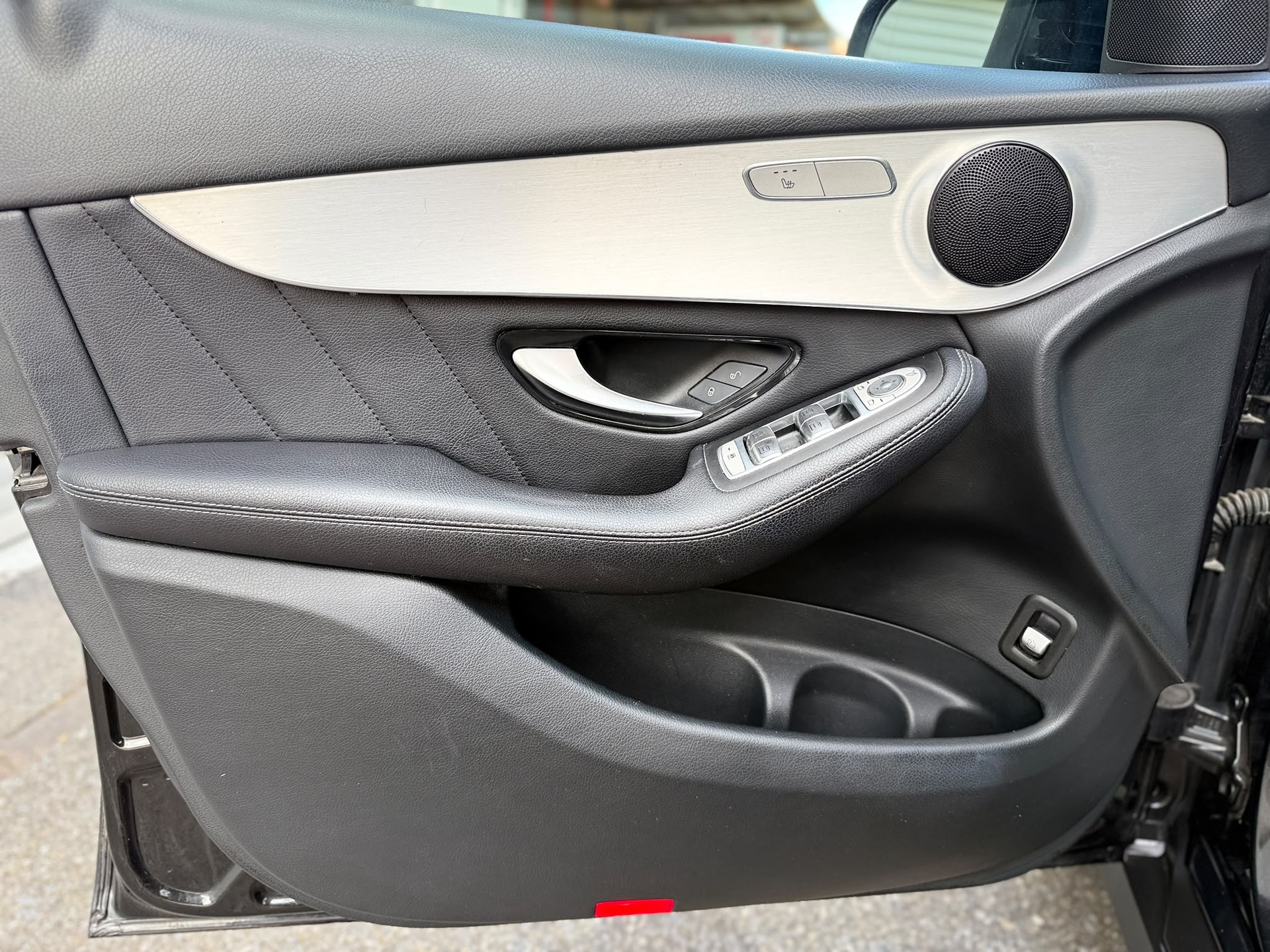 MERCEDES-BENZ GLC 250 AMG Line 4m-image-6