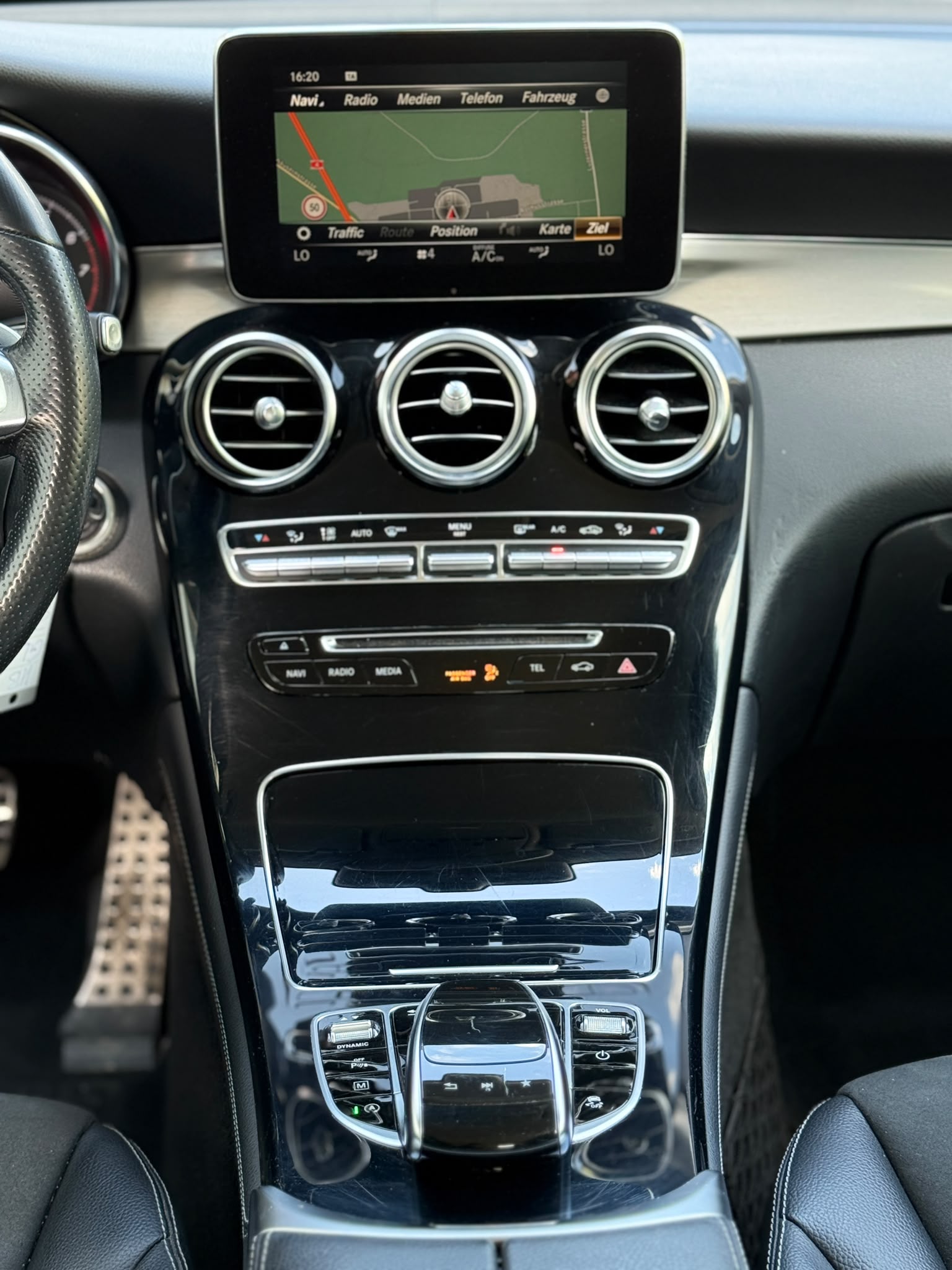 MERCEDES-BENZ GLC 250 AMG Line 4m-image-12