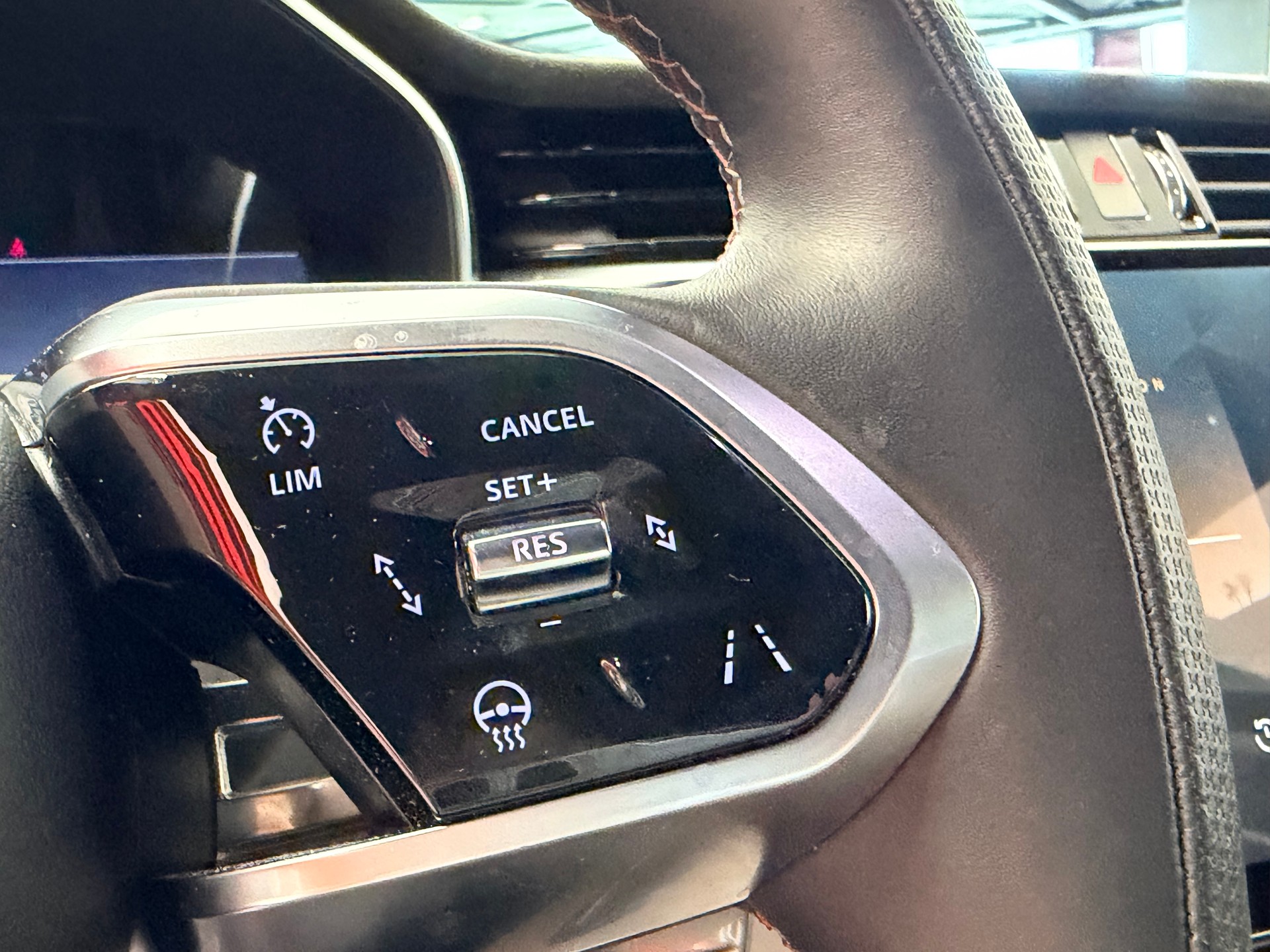 JAGUAR F-Pace 5.0 V8 SVR P550 AWD-image-30