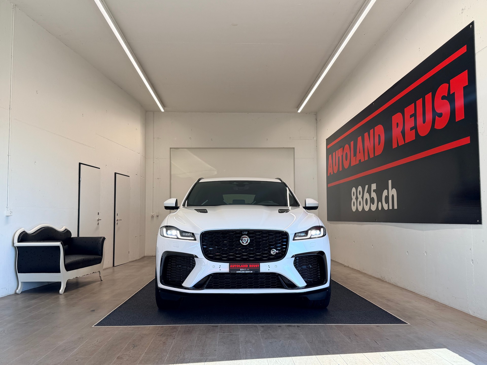 JAGUAR F-Pace 5.0 V8 SVR P550 AWD-showroom-element-1