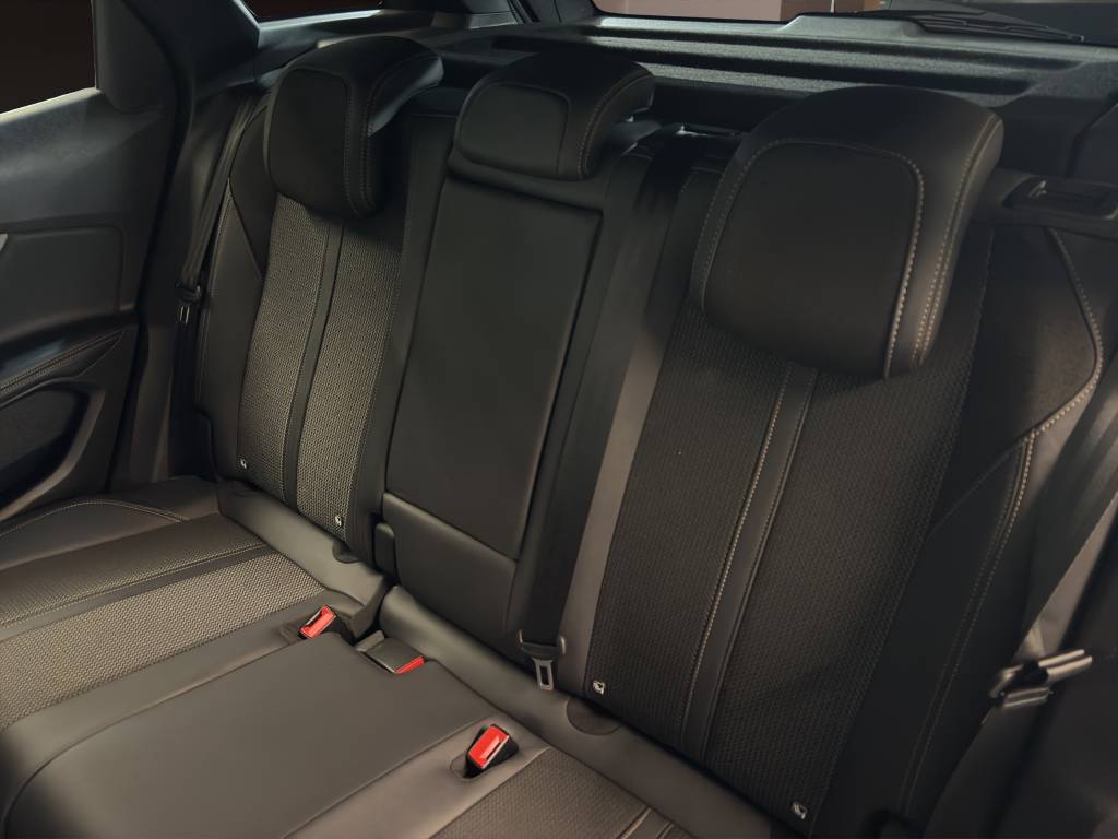 PEUGEOT 3008 1.5 BlueHDi GT EAT8-image-8