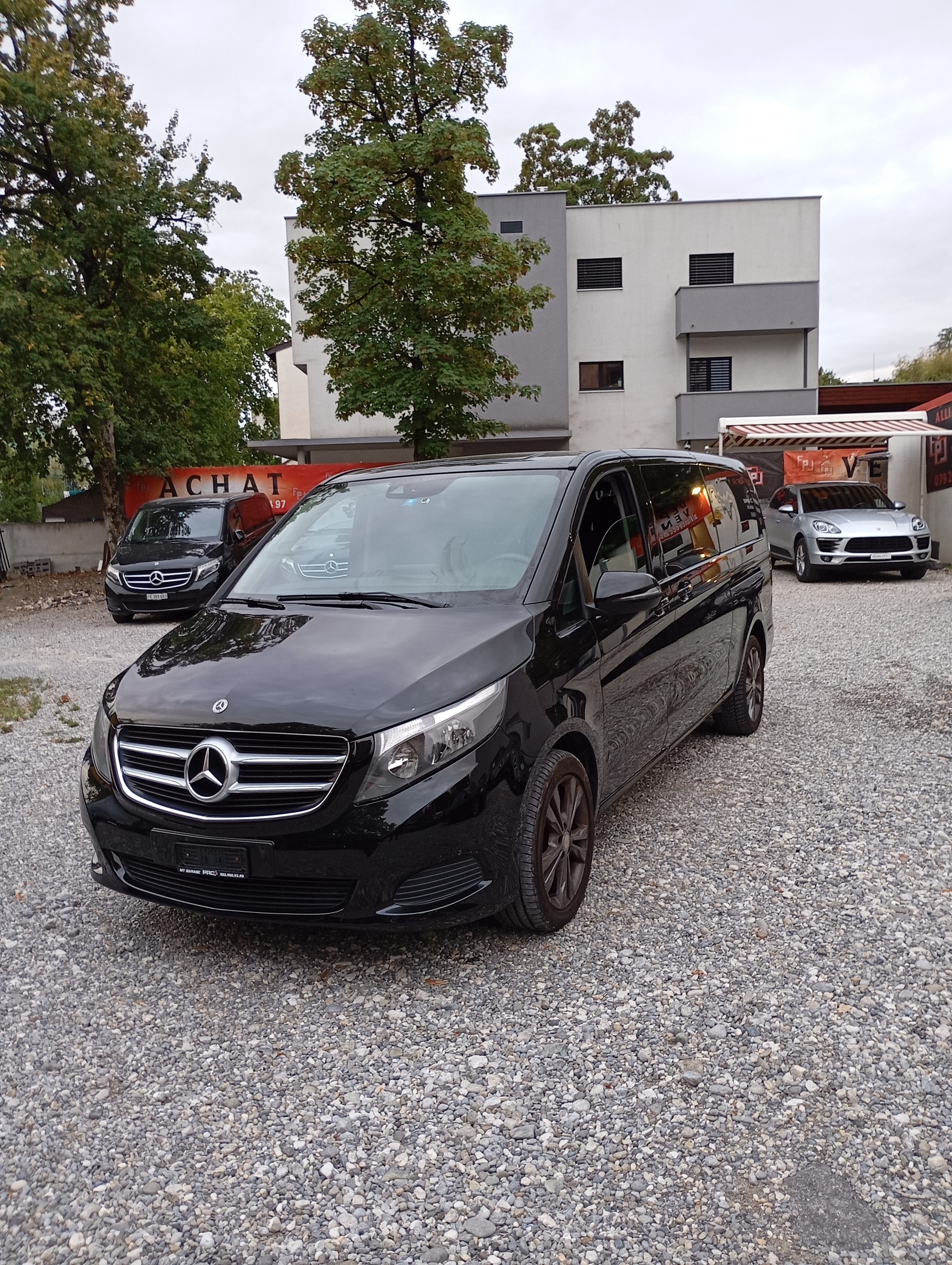 MERCEDES-BENZ V 220-showroom-element-1