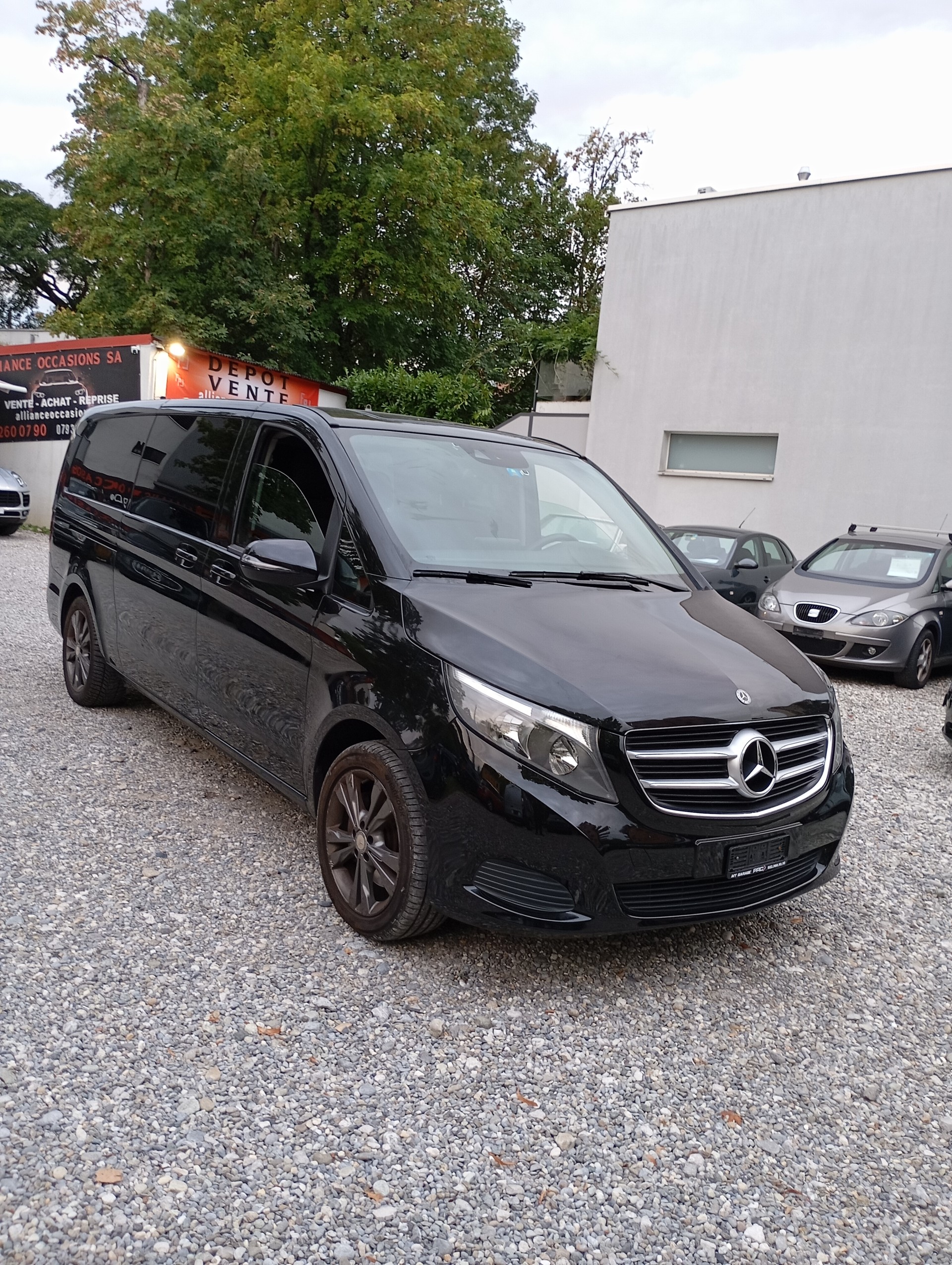 MERCEDES-BENZ V 220-showroom-element-3