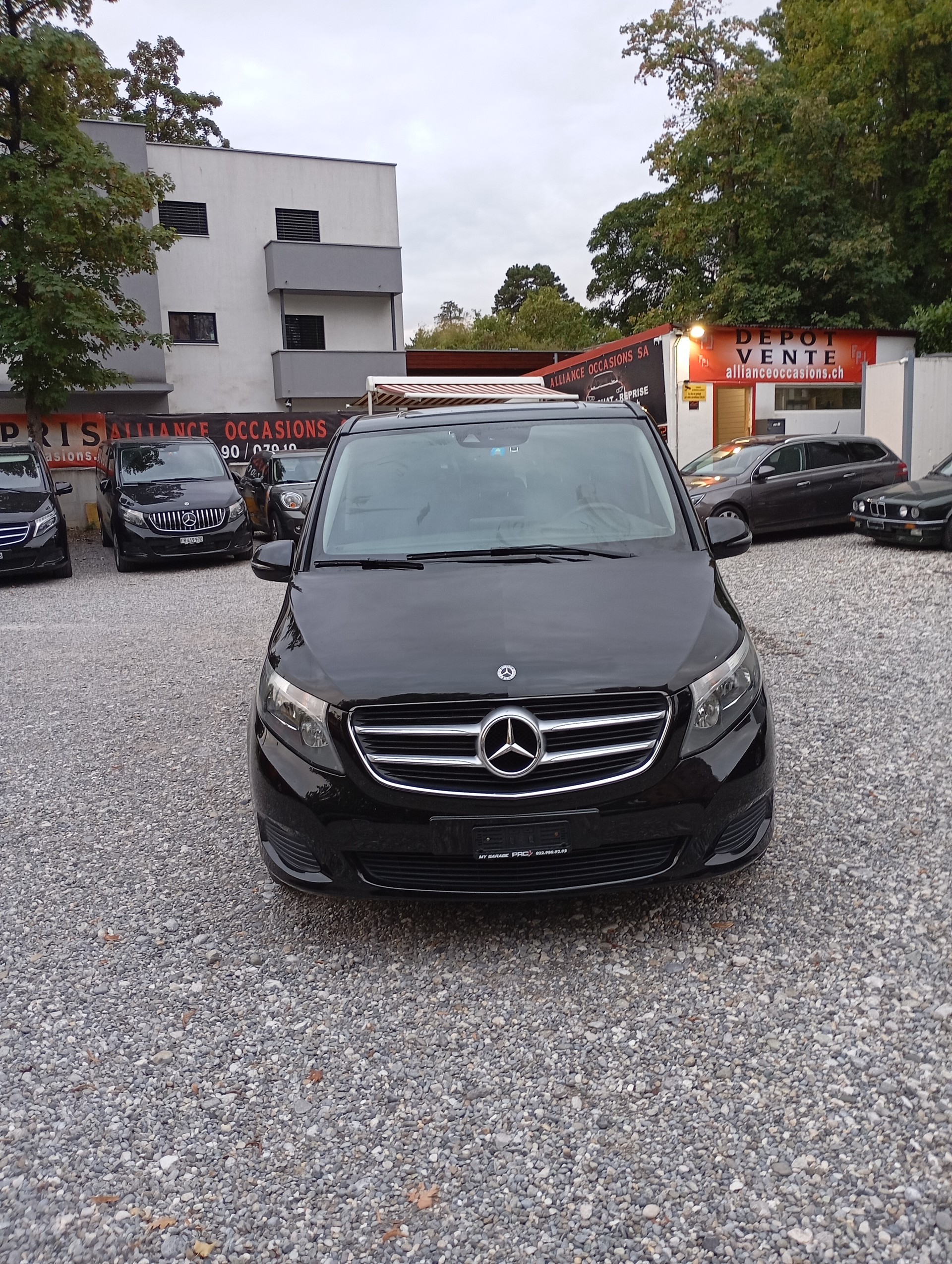 MERCEDES-BENZ V 220-showroom-element-2