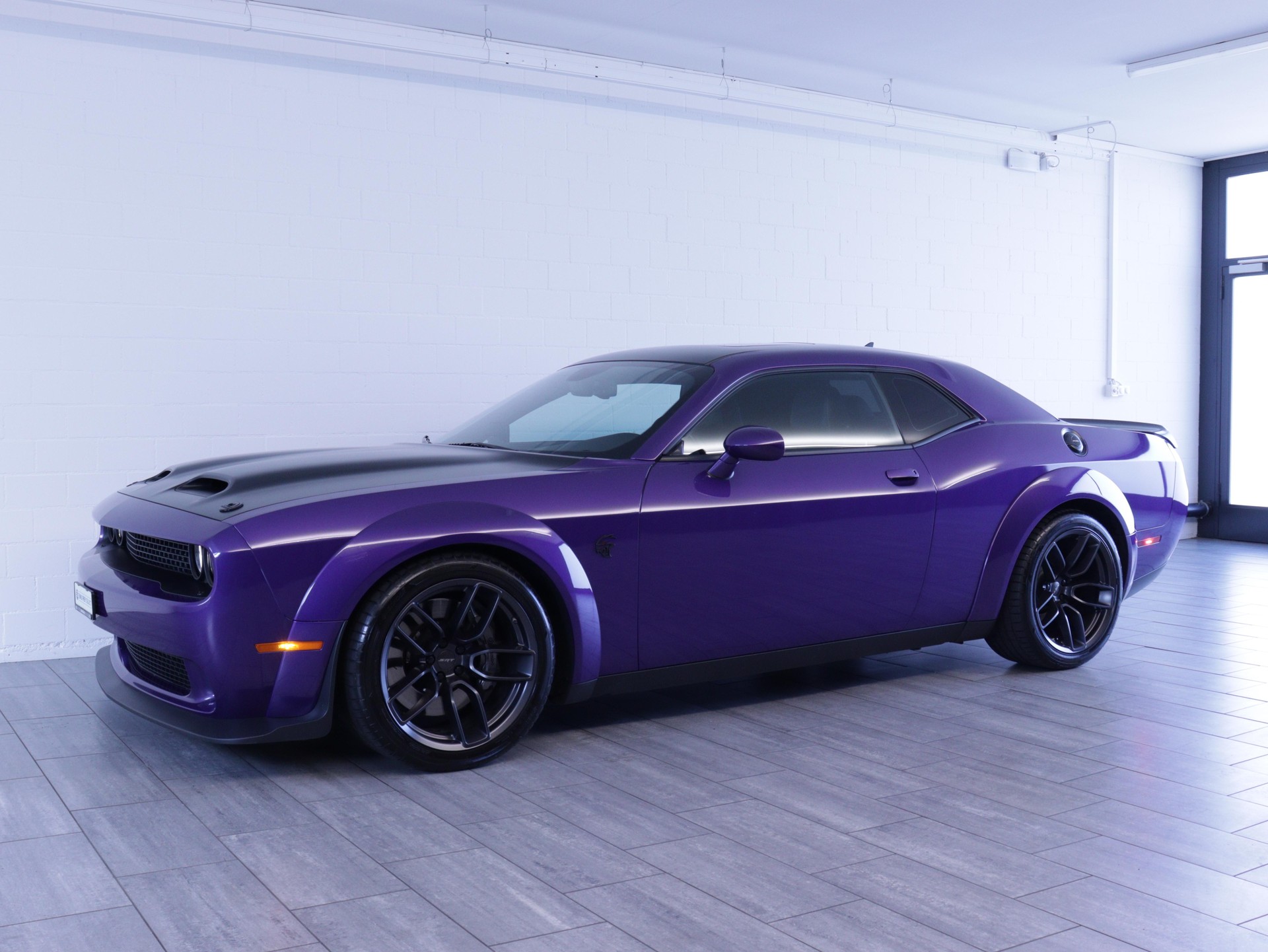 DODGE Challenger 6.2 V8 SC HEMI SRT Hellcat Redeye WB-showroom-element-2