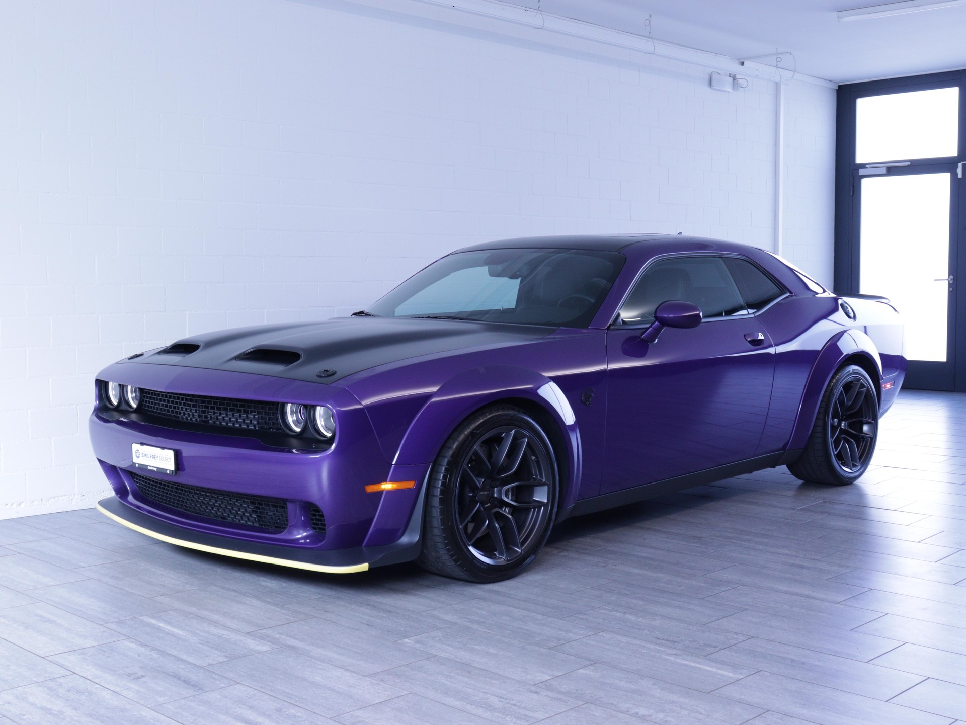 DODGE Challenger 6.2 V8 SC HEMI SRT Hellcat Redeye WB-showroom-element-1