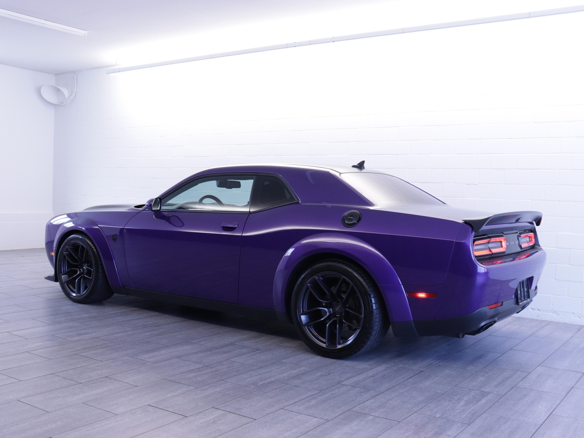 DODGE Challenger 6.2 V8 SC HEMI SRT Hellcat Redeye WB-showroom-element-3