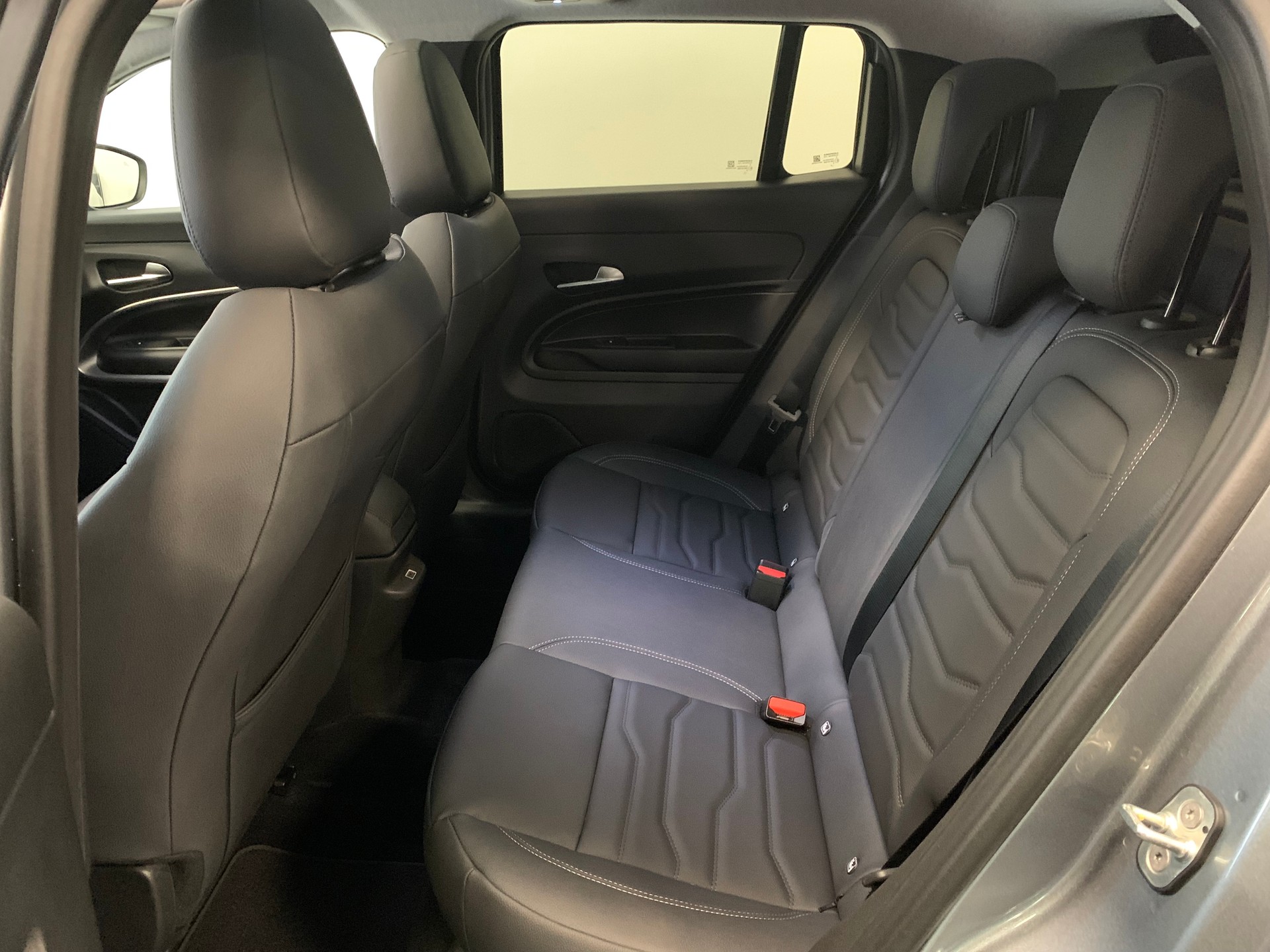 JEEP Avenger 54kWh Summit Sky-image-16