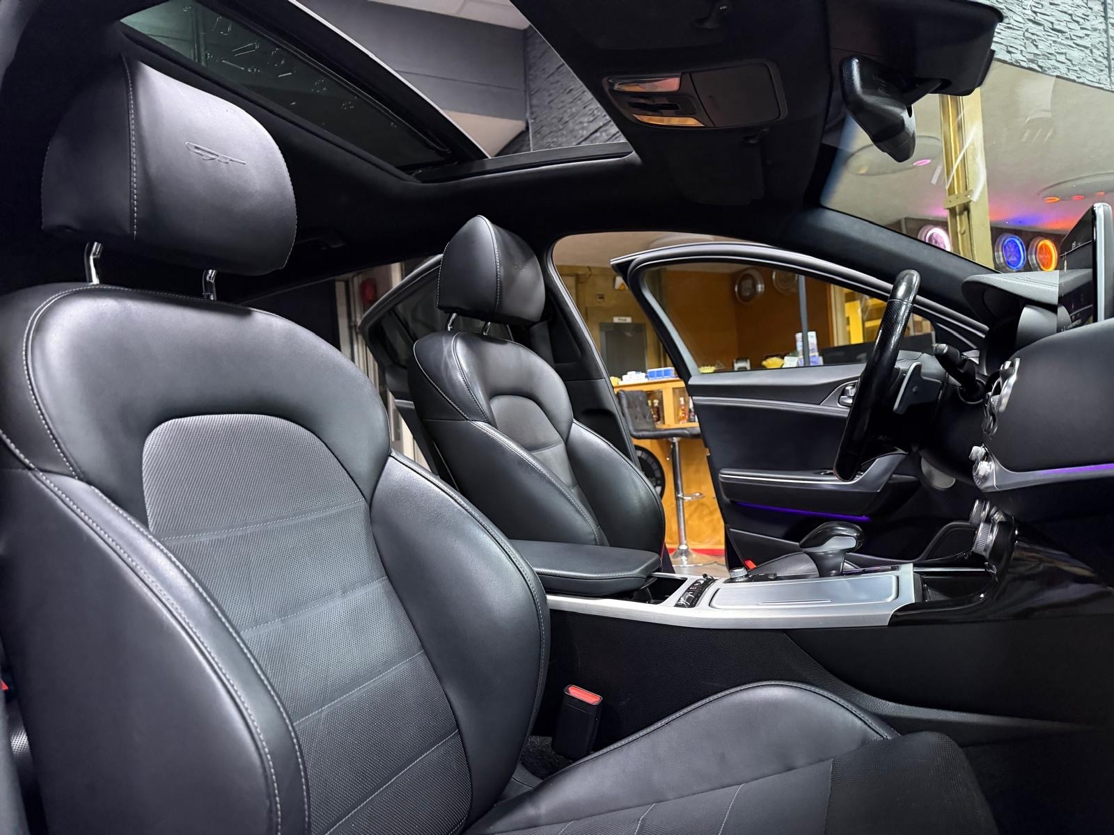 KIA Stinger 3.3 T-GDi GT Automat AWD-image-9