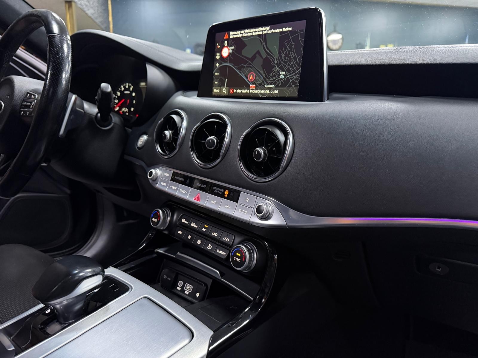 KIA Stinger 3.3 T-GDi GT Automat AWD-image-12