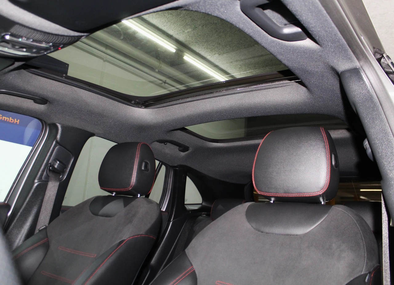 MERCEDES-BENZ GLA 220d 4Matic AMG Line 8G-DCT Sport-Paket Black / CH-Fahrzeug-image-8