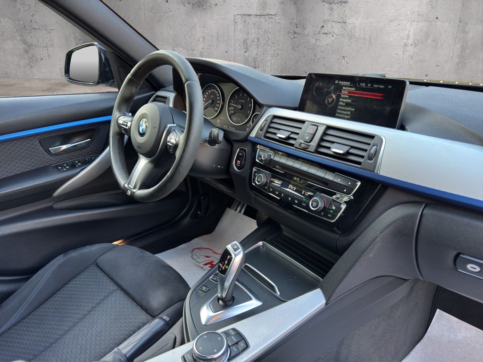 BMW 340i xDrive Touring M Sport Steptronic-image-12