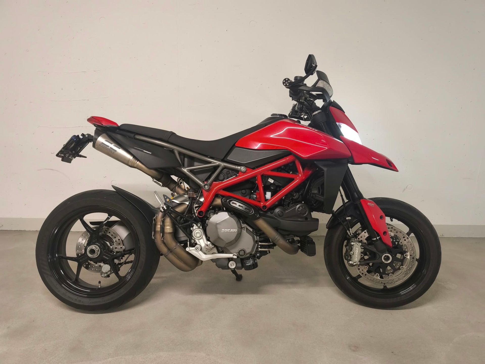 DUCATI Hypermotard 950
