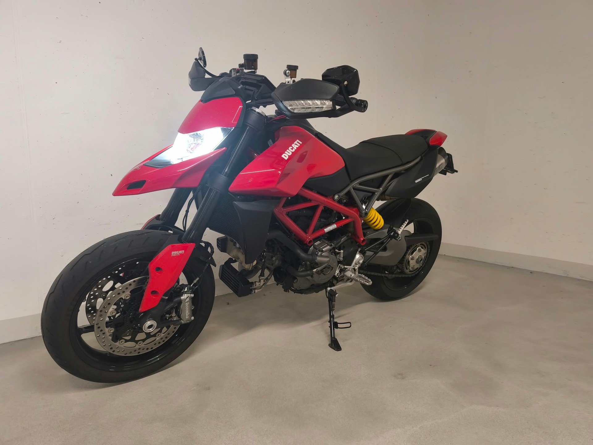 DUCATI Hypermotard 950-showroom-element-1