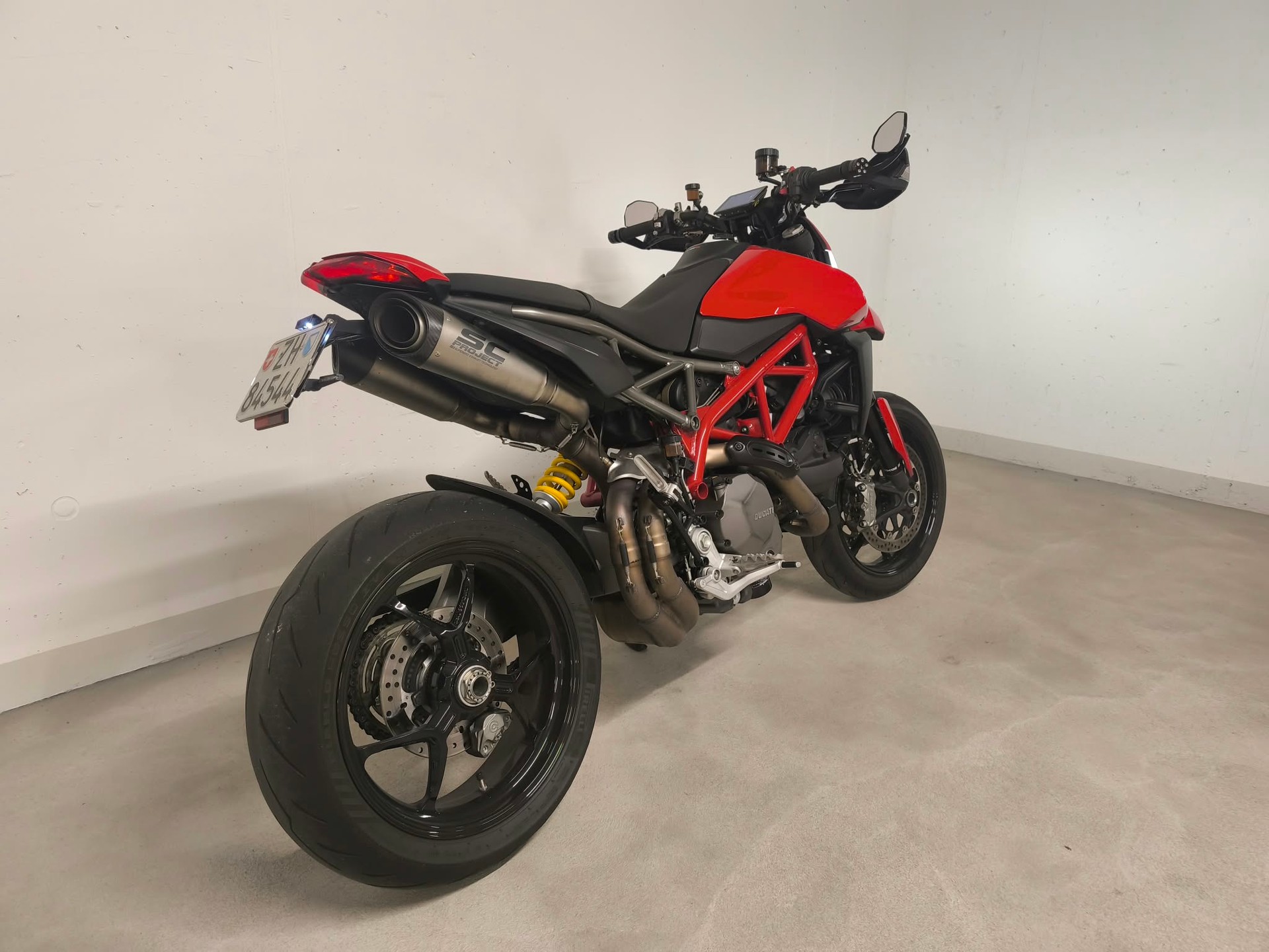 DUCATI Hypermotard 950-showroom-element-3
