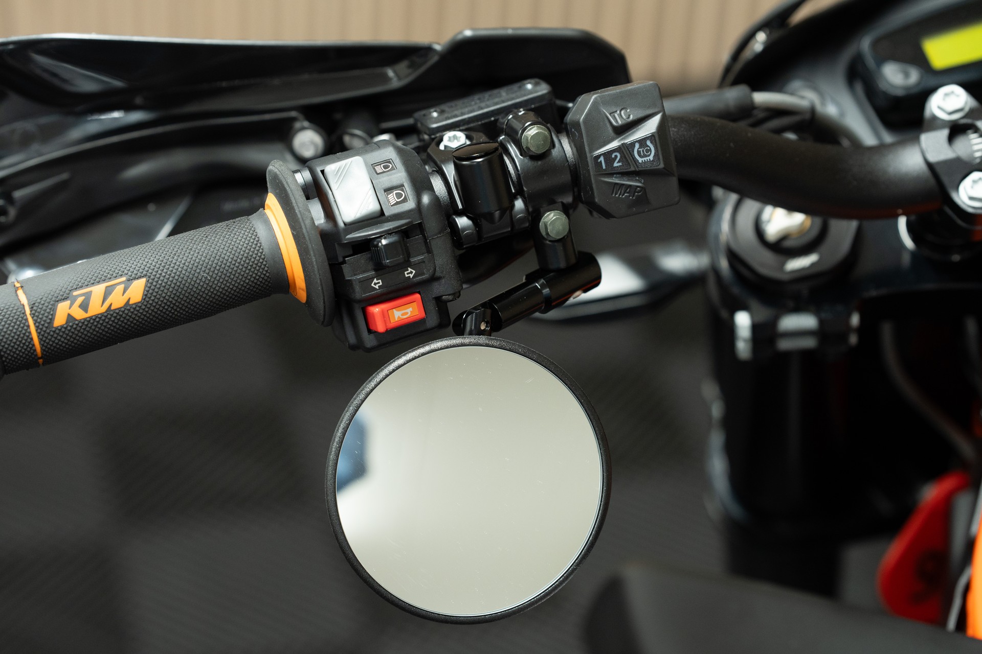 KTM 690 SMC R-image-4