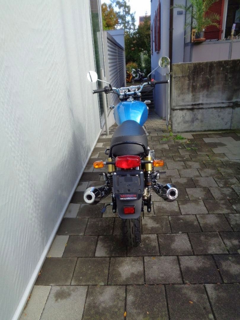 ROYAL ENFIELD INTERCEPTOR 650 TWIN-image-2