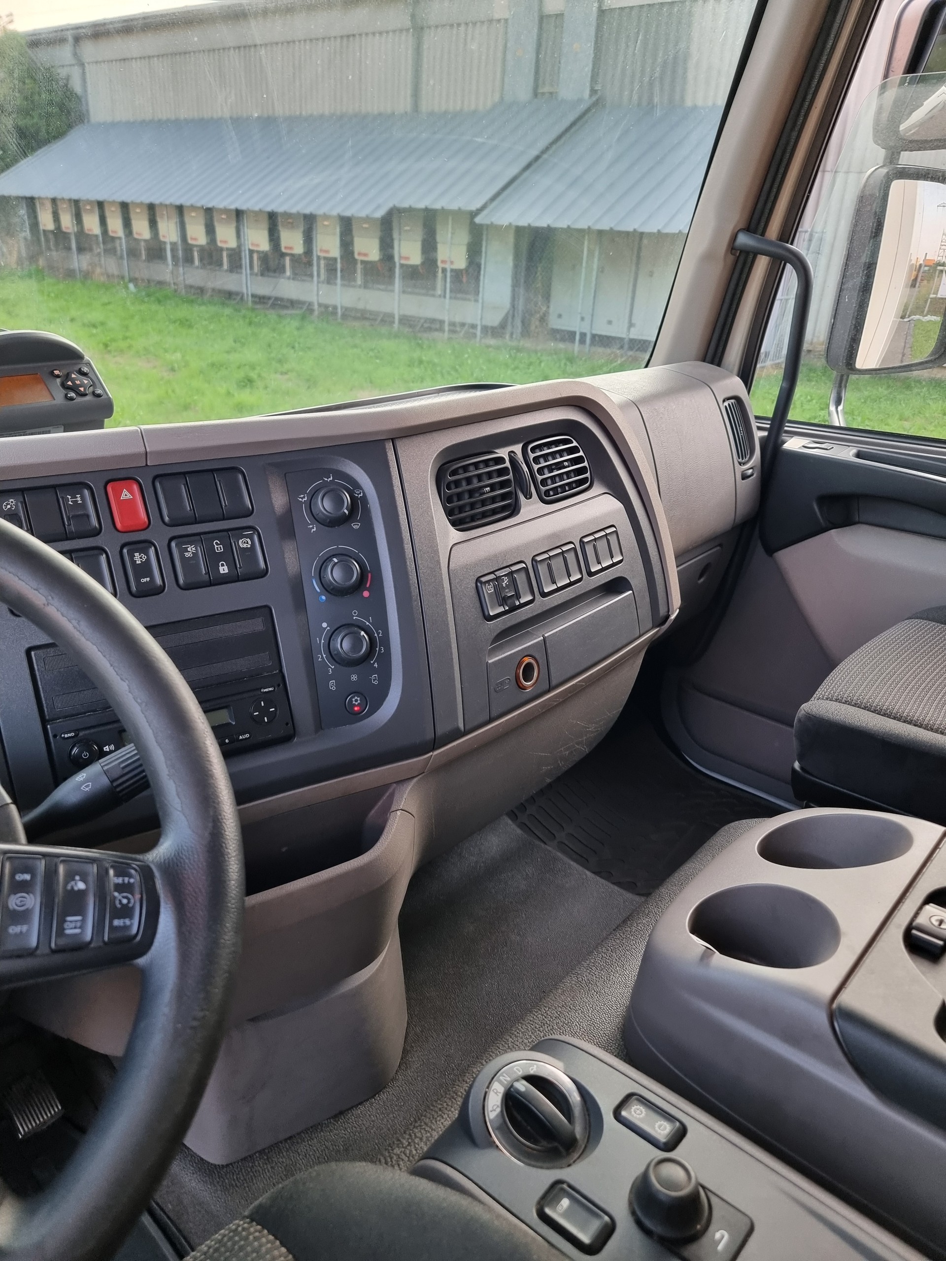 DAF LF 150 H08 4x2-image-11