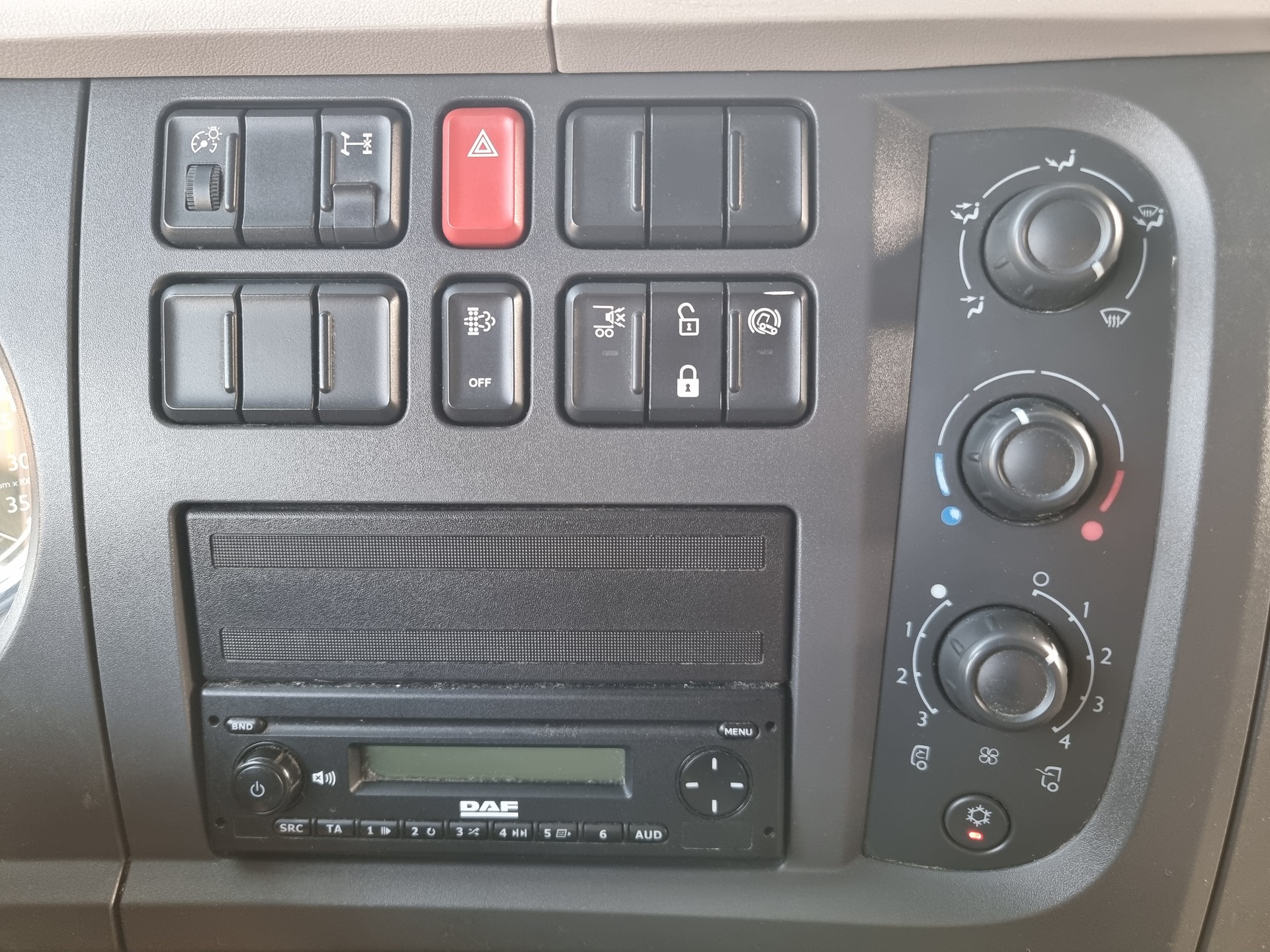 DAF LF 150 H08 4x2-image-10