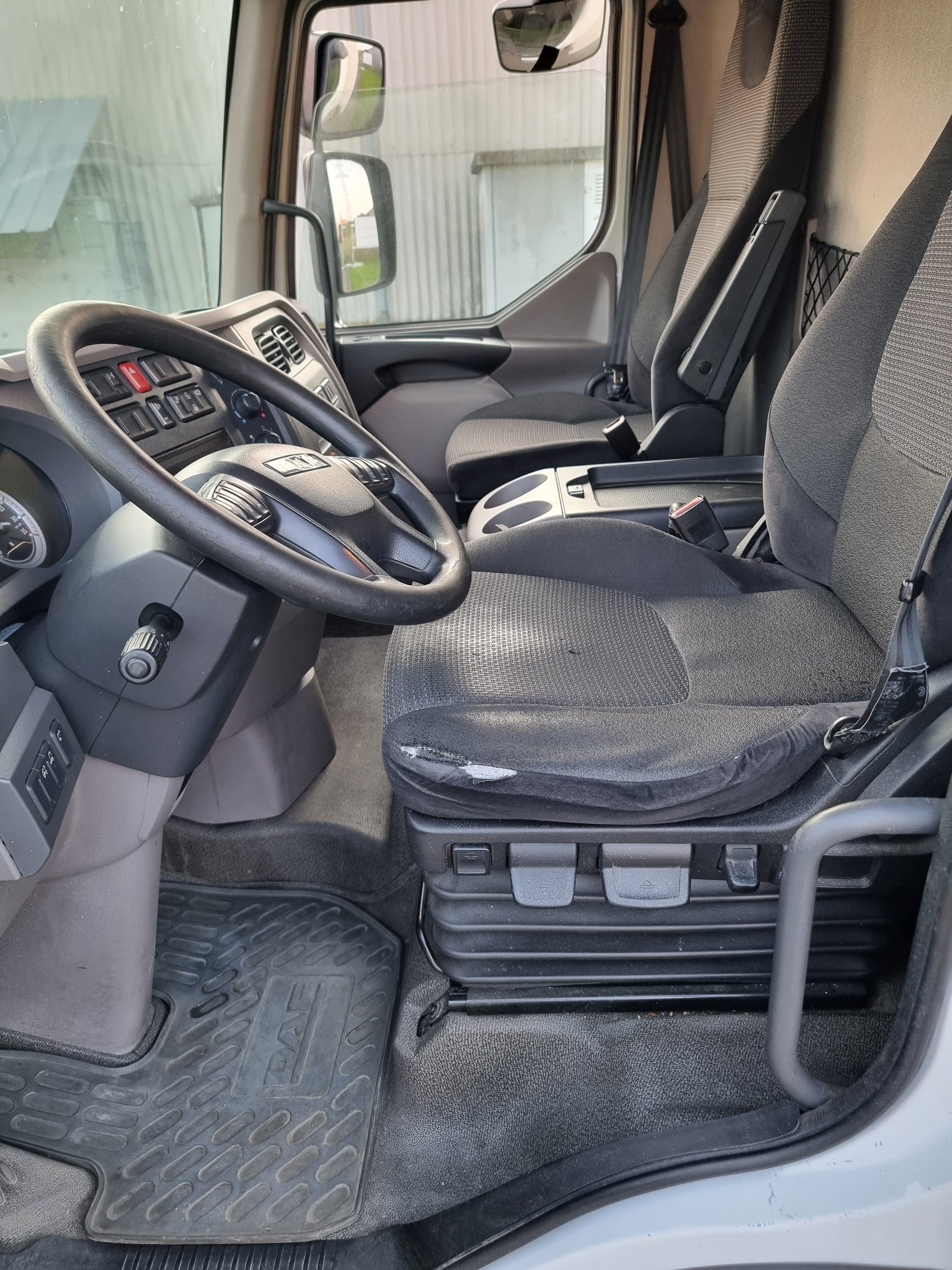DAF LF 150 H08 4x2-image-12